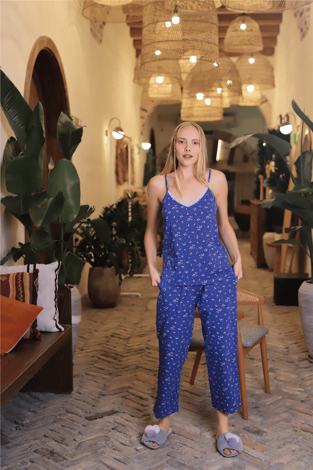 Aydoğan Kadın %95 Viskon %5 Esnek İp Askılı Uzun Bacak Mavi Çiçek Desenli Pijama Takımı 