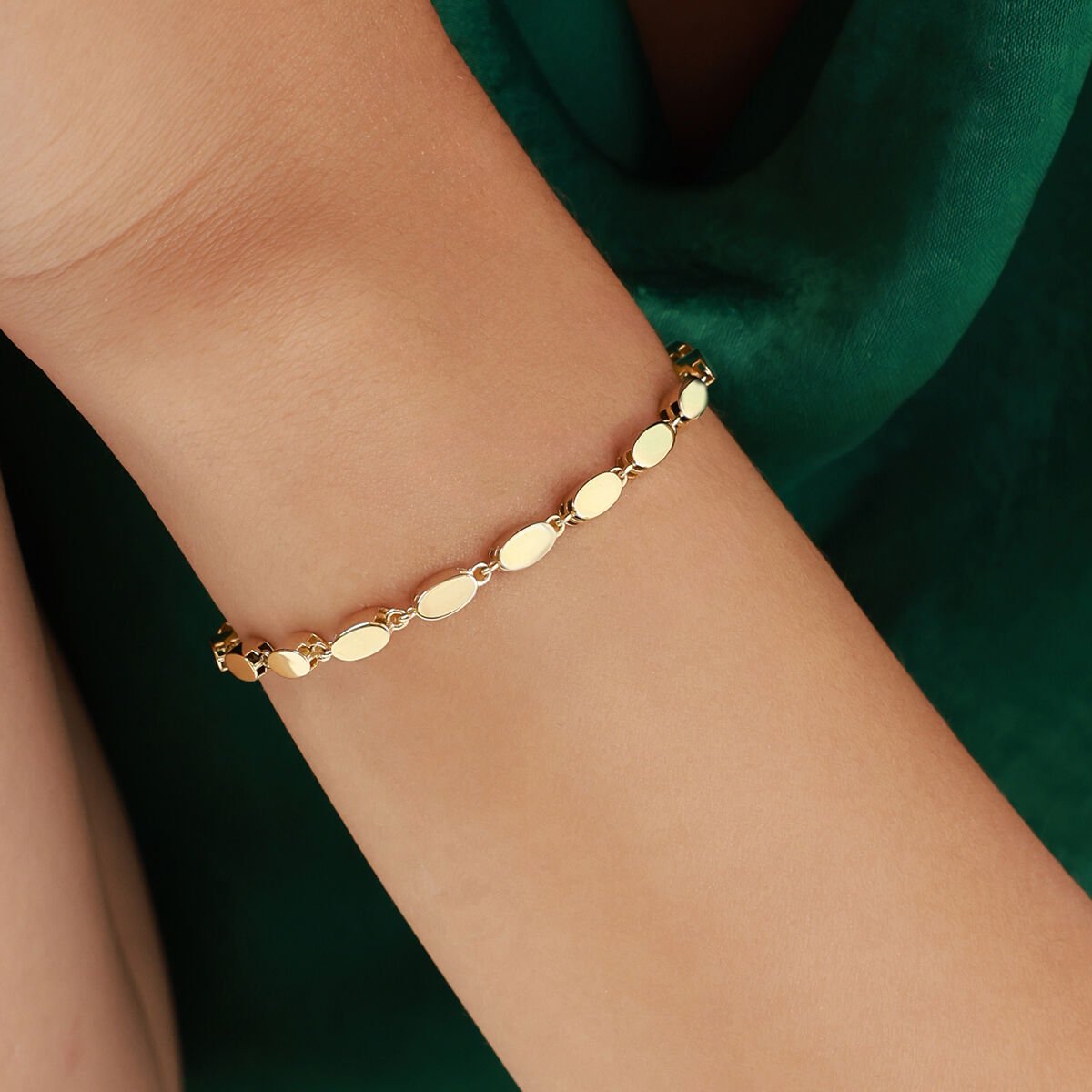 14 Ayar Altın Oval Formda Minimal Bileklik