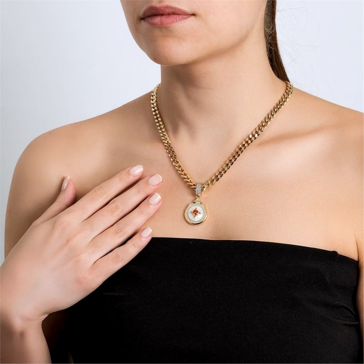 Beş Taşlı Madalyon Charm