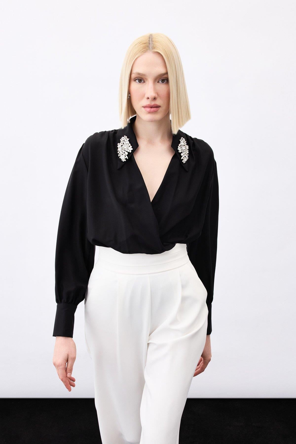  Aksesuar Detaylı Bodysuit Bluz - SİYAH