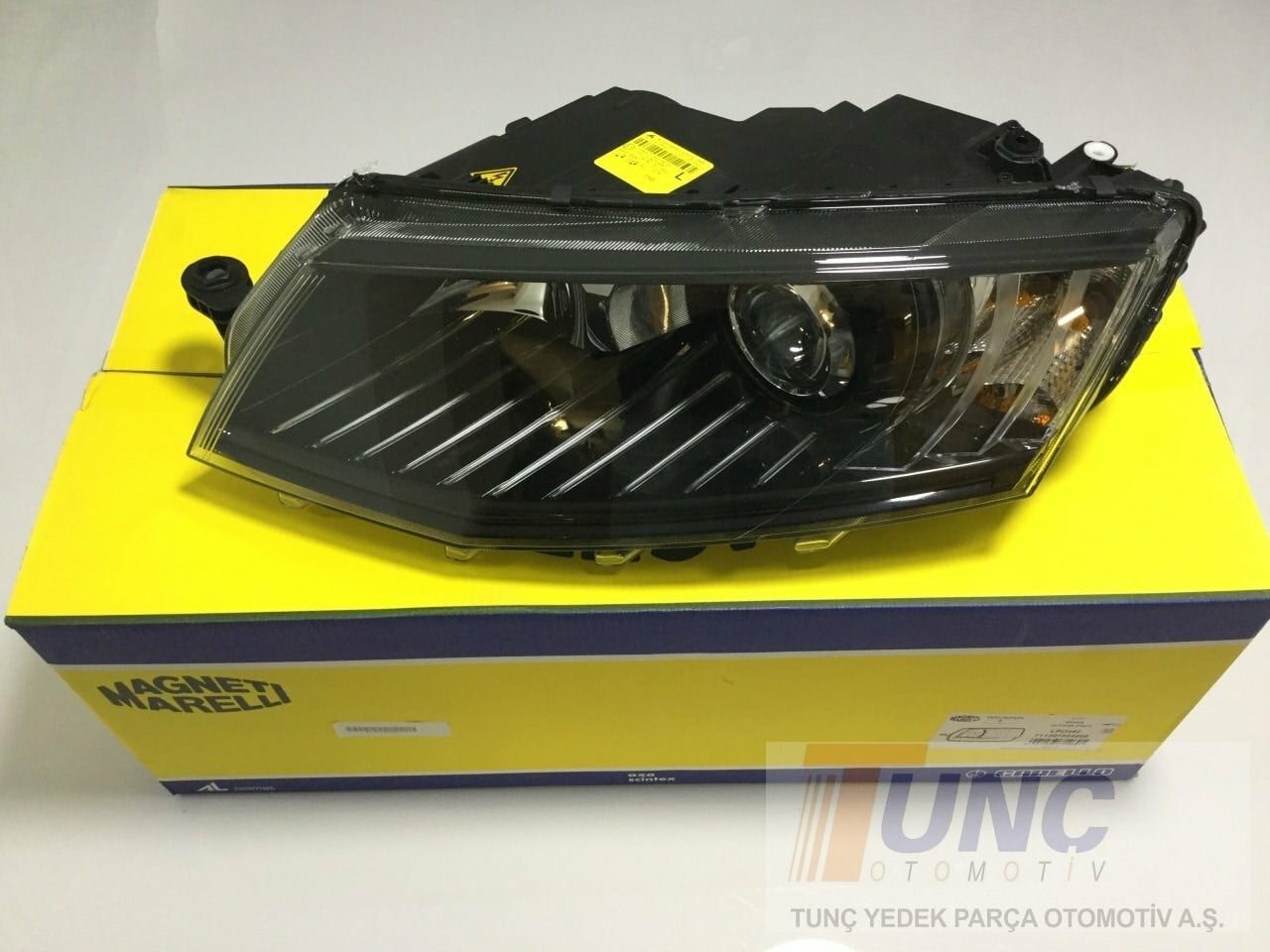 MAGNETI MARELLI 711307024258 Far 5E1941017B uygun fiyat hızlı kargo