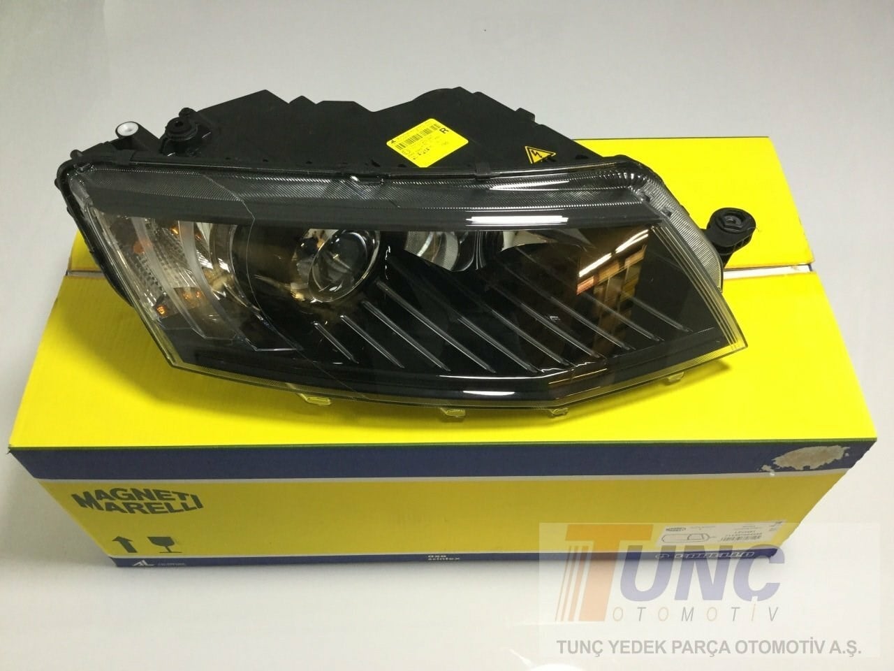 MAGNETI MARELLI 711307024259 Far 5E1941018B uygun fiyat hızlı kargo