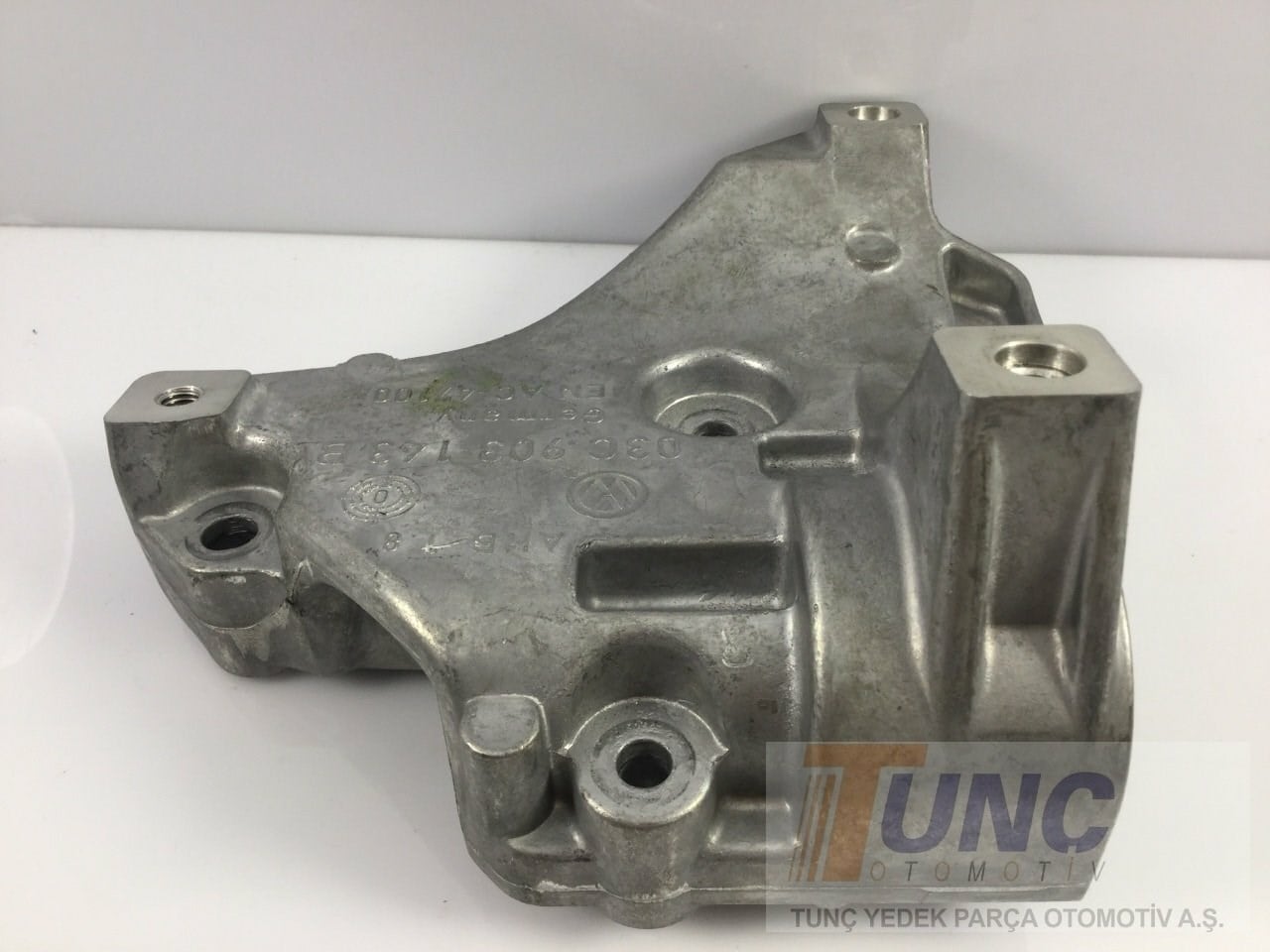 ORJINAL 03C903143B Alternatör Braketi 03C903143B uygun fiyat hızlı kargo