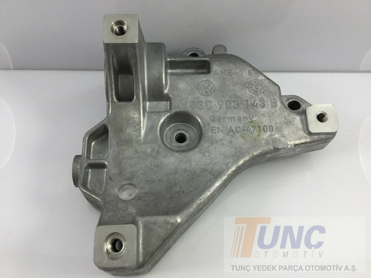 ORJINAL 03C903143B Alternatör Braketi 03C903143B uygun fiyat hızlı kargo