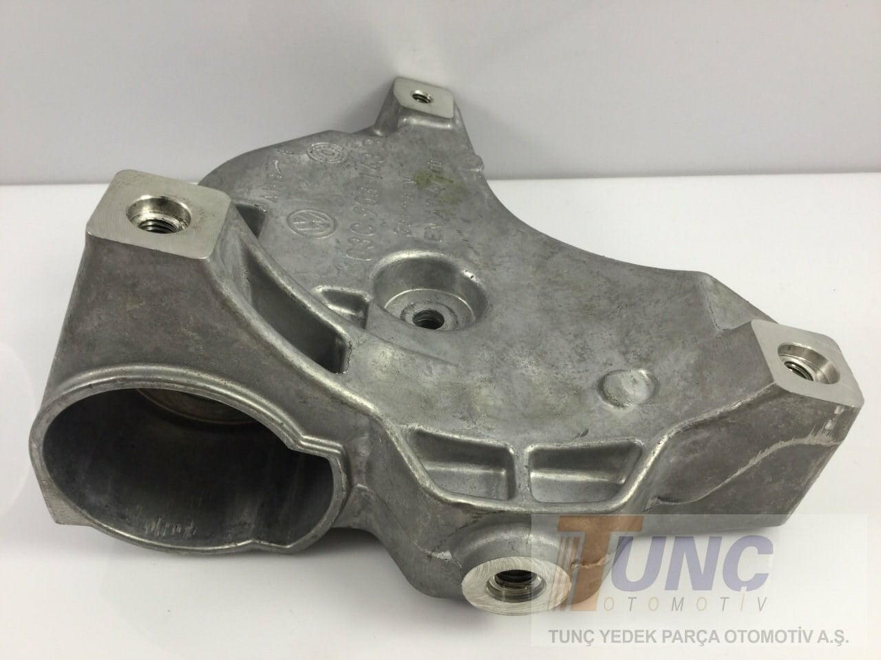 ORJINAL 03C903143B Alternatör Braketi 03C903143B uygun fiyat hızlı kargo
