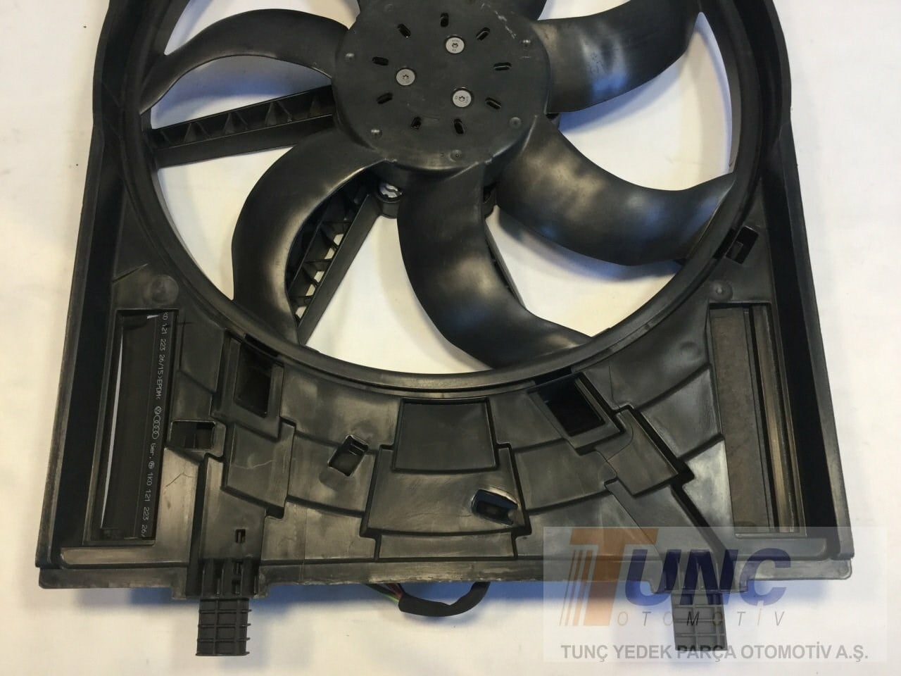ORJINAL 5Q0121203D Fan Davlumbazı 5WA121203G uygun fiyat hızlı kargo