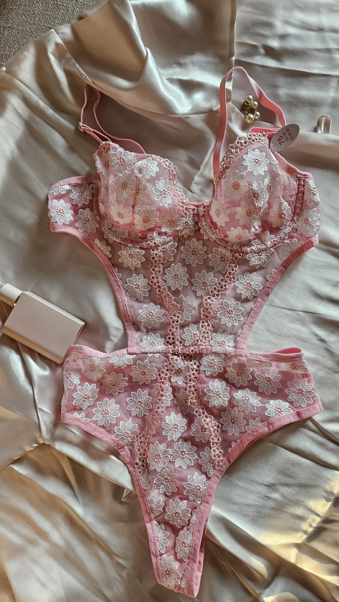 Pembe Beyaz Çİçekli Bodysuit