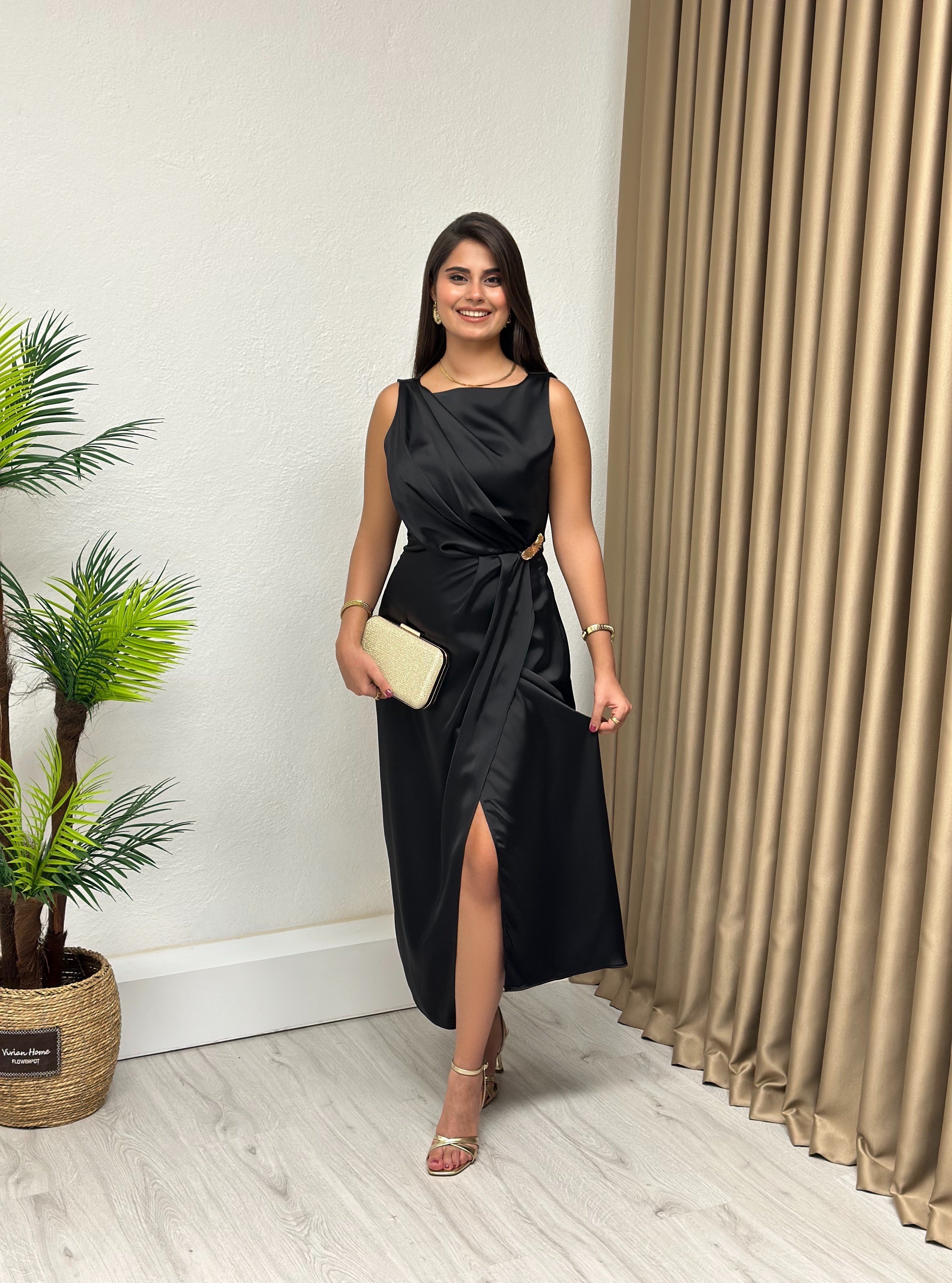 Premium Seri Gold Tokalı Drapeli Saten Elbise Siyah 