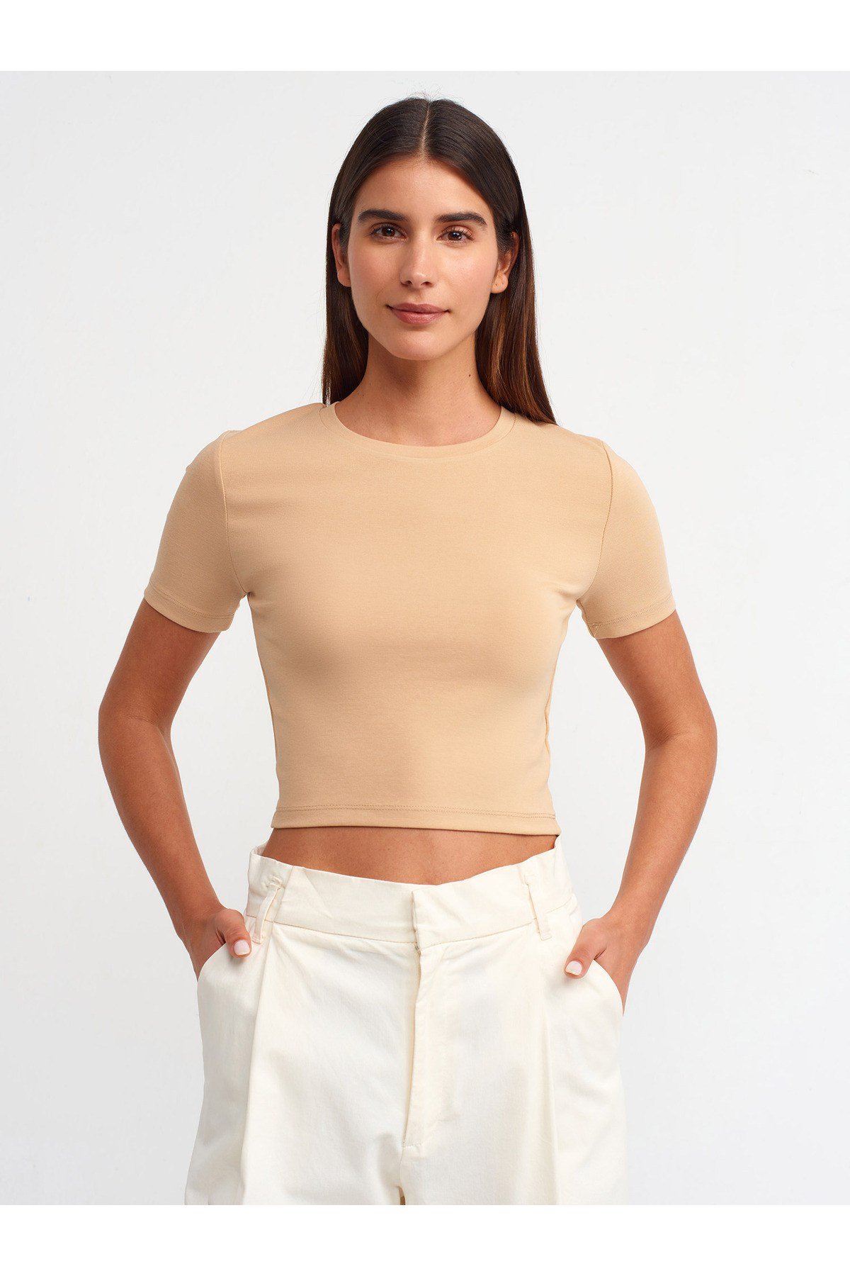 30124-crop-t-shirt-bej-7a5a23.jpg