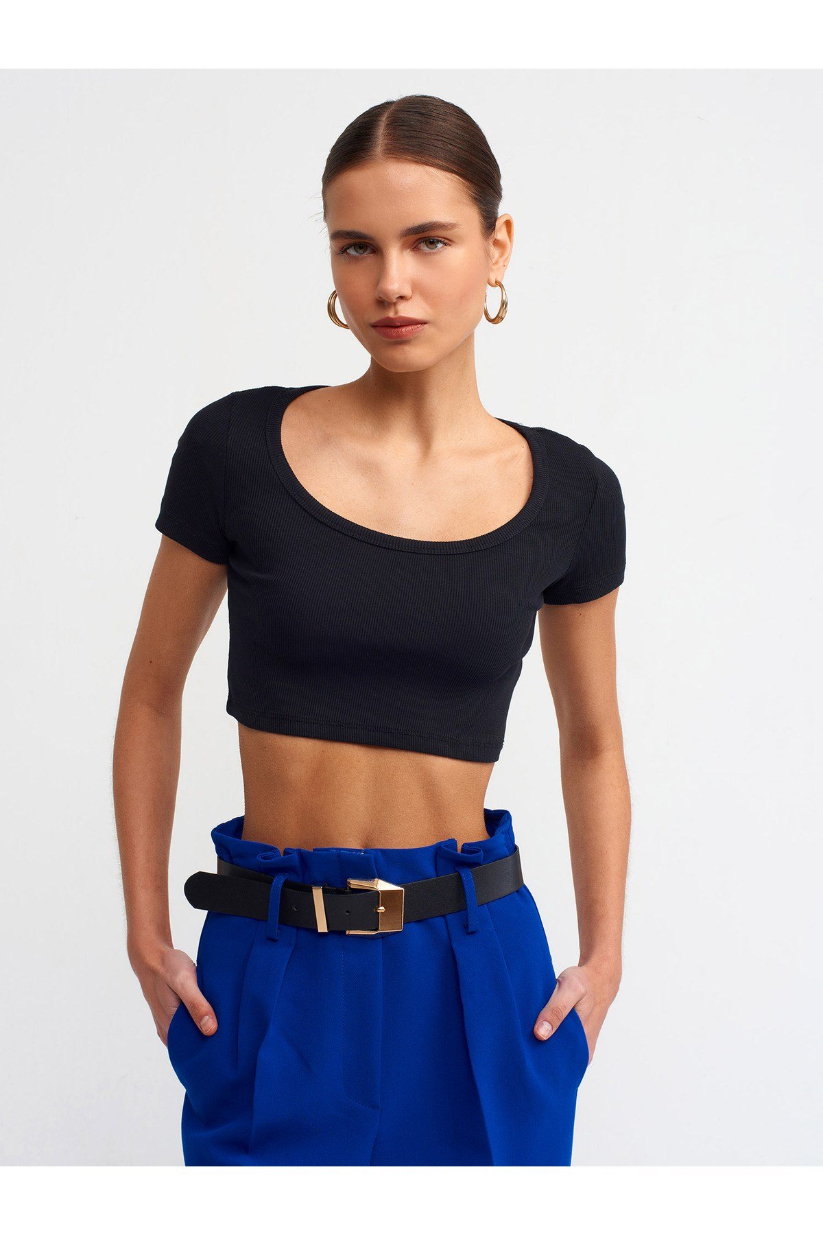 30876-kisa-kollu-crop-top-siyah-1a2-af.jpg