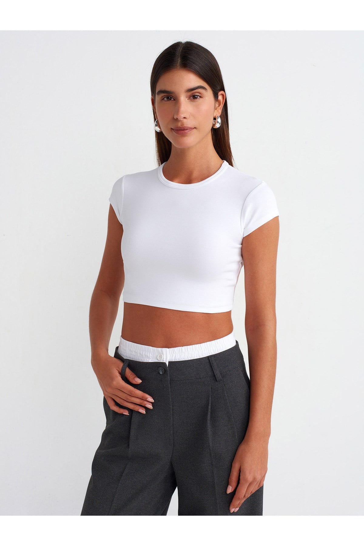 30936-vucuda-oturan-crop-top-beyaz-6f2e33.jpg