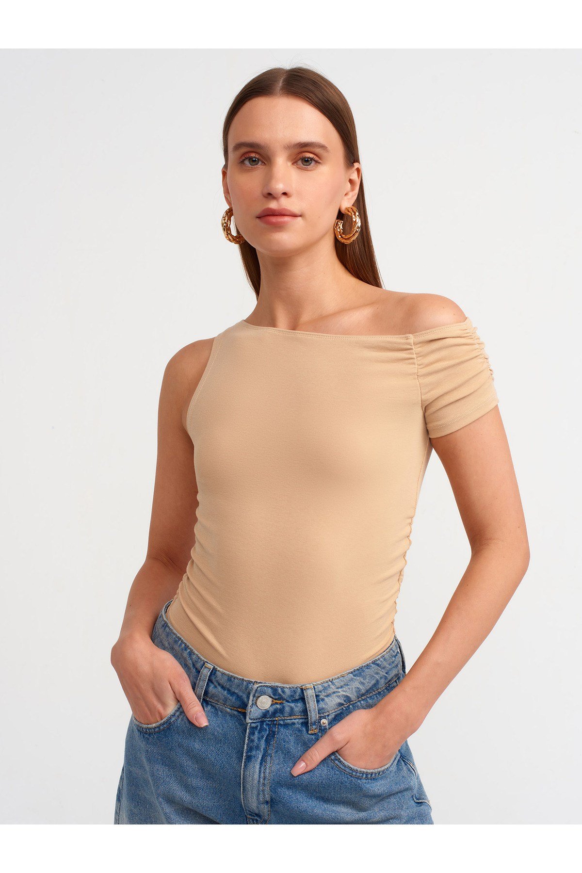 30977-buzgulu-asimetrik-bluz-bej-887dcf.jpg