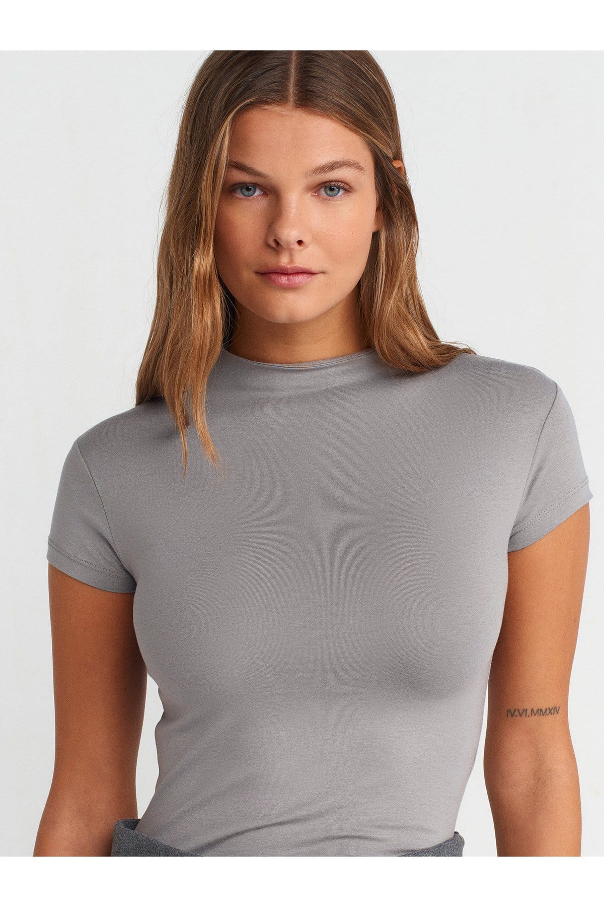 31439-dik-yaka-t-shirt-gri-2fe717.jpg