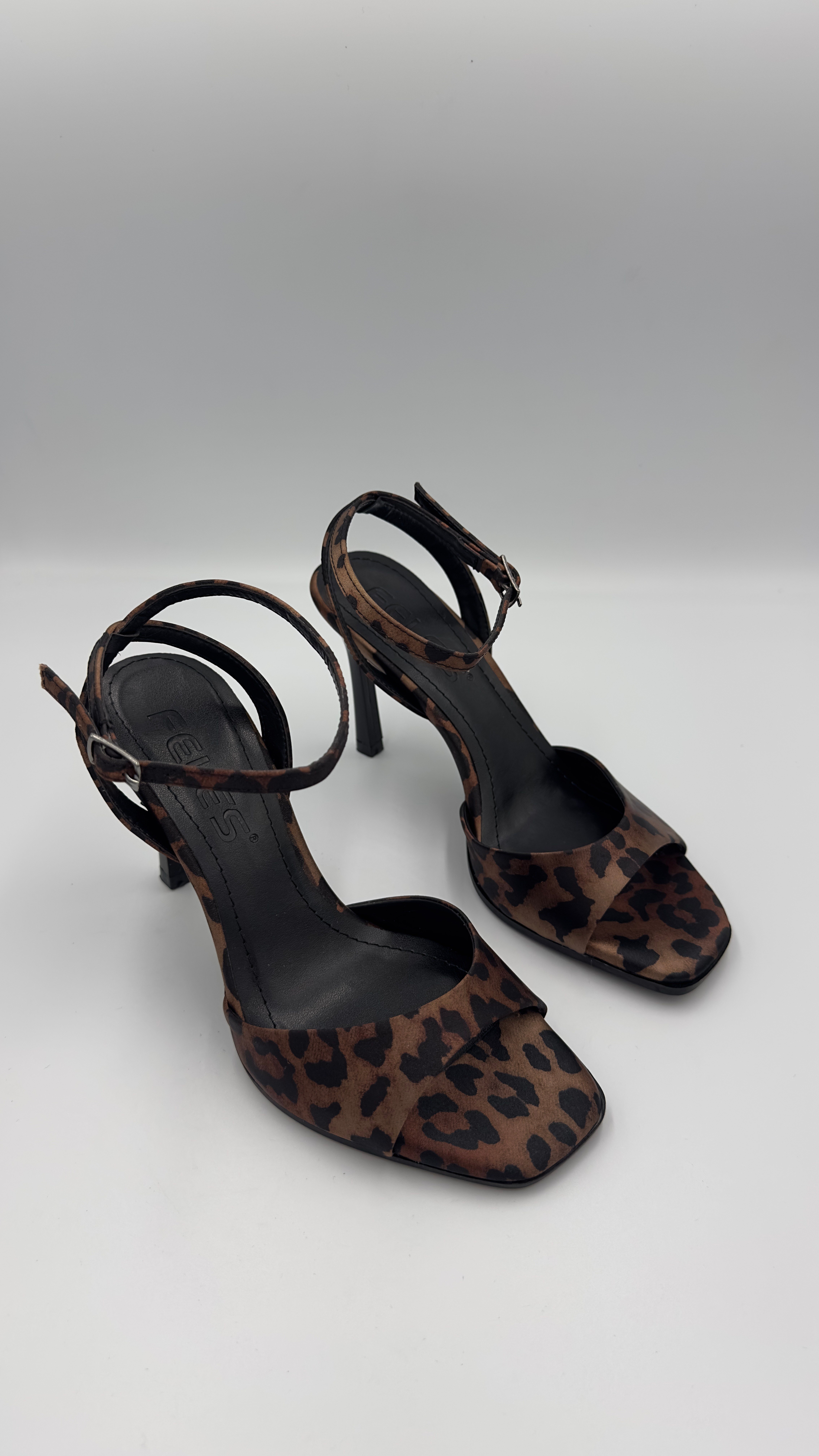 Saten Leoparlı Topuklu Ayakkabı