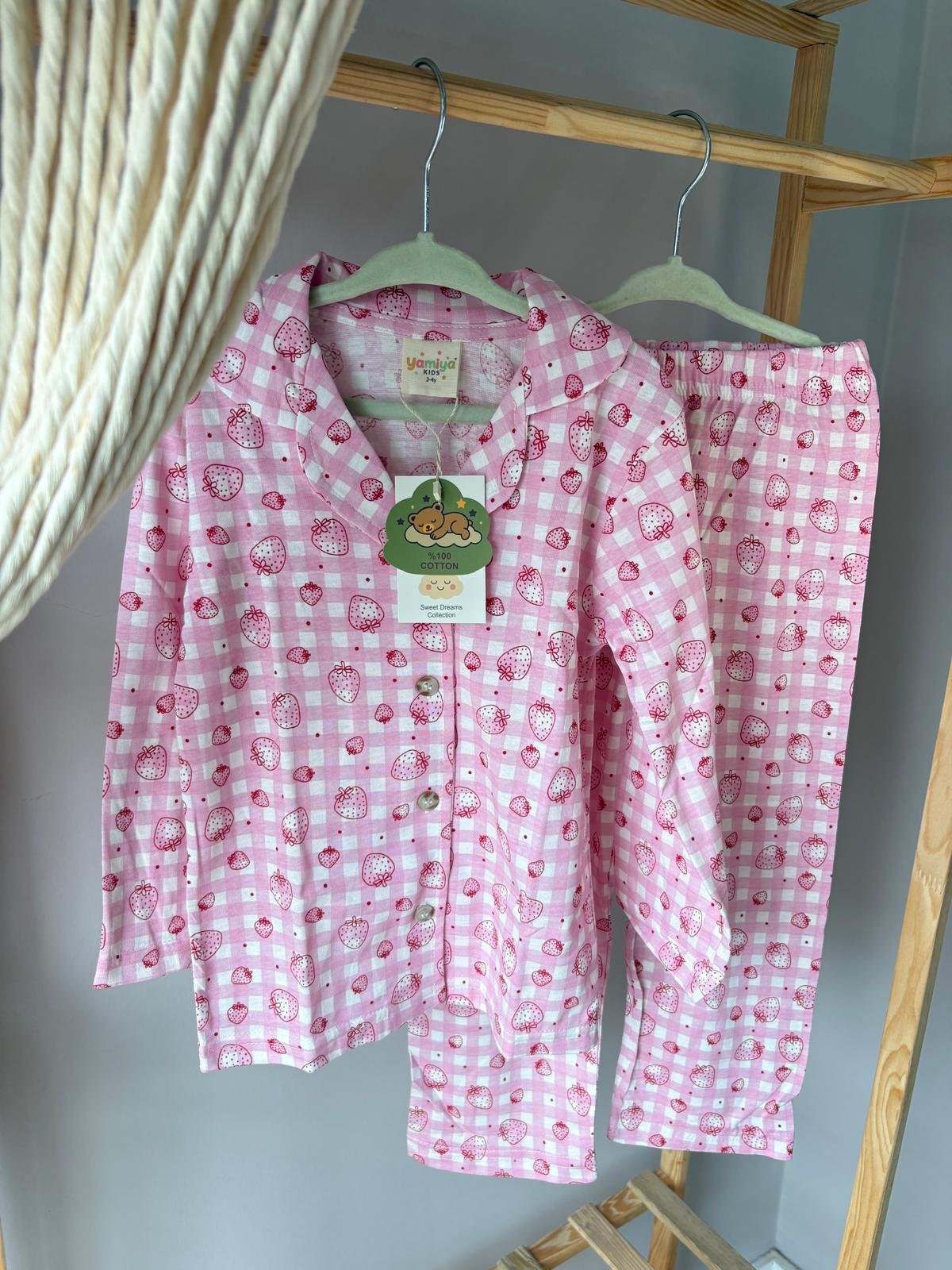%100 Coton Çilekli Kız Çocuk Pijama Takımı