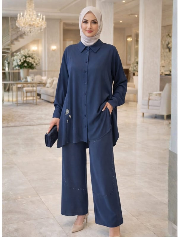 Önü Şerit Detaylı Pantolonlu Takım