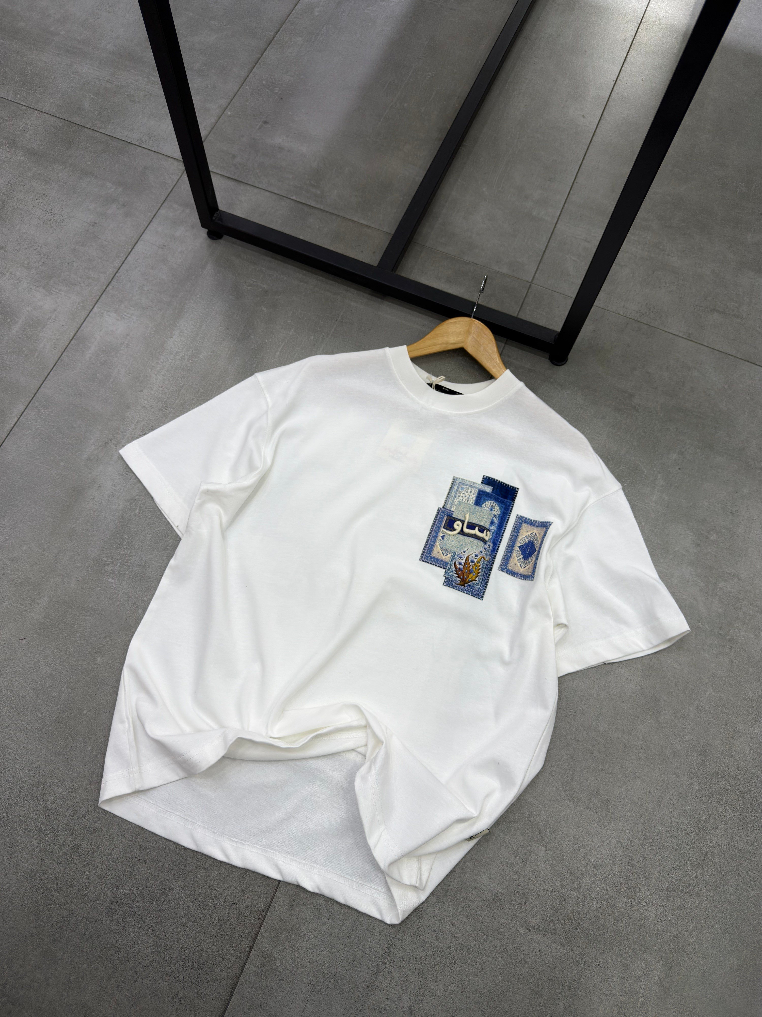 Kadife Aplikeli Beyaz Oversize Tshirt