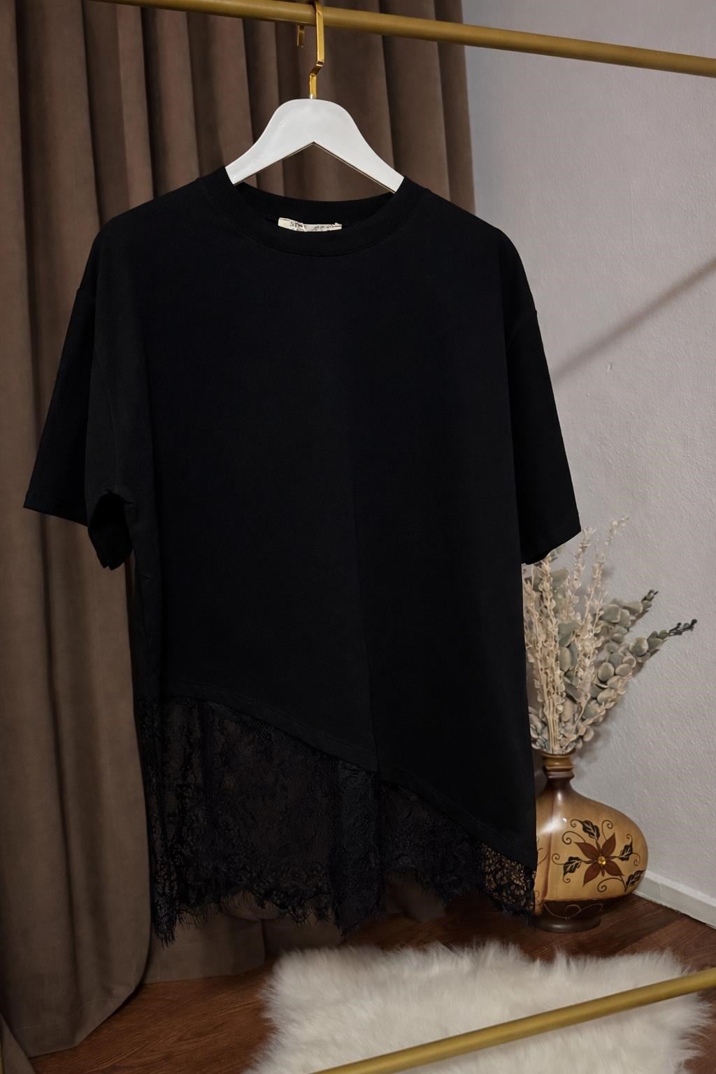 Siyah Dantel Detay Tshirt