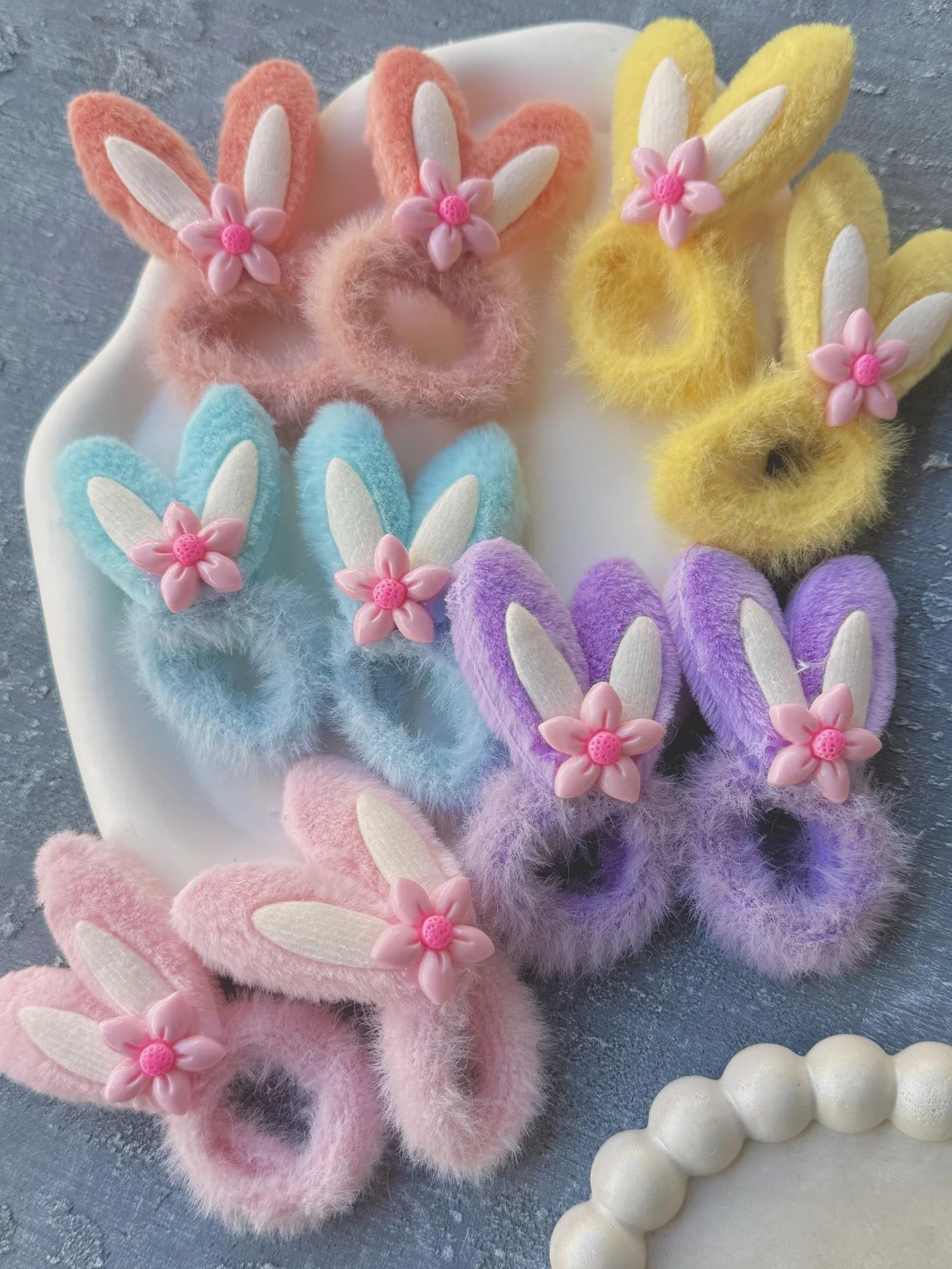 Peluş Çiçekli Tavşan Lastik