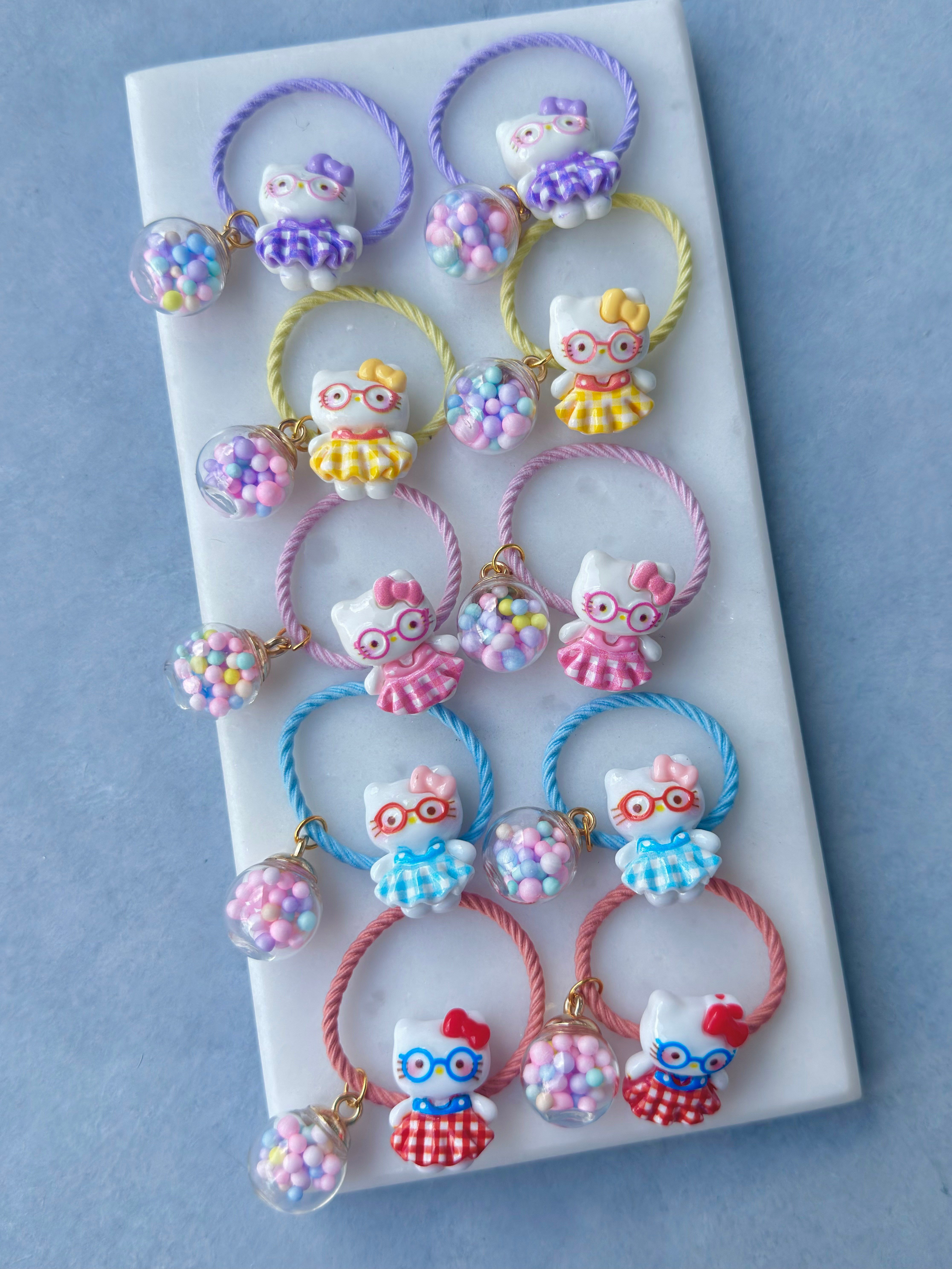 Küre Sallantılı Hello Kitty Lastik