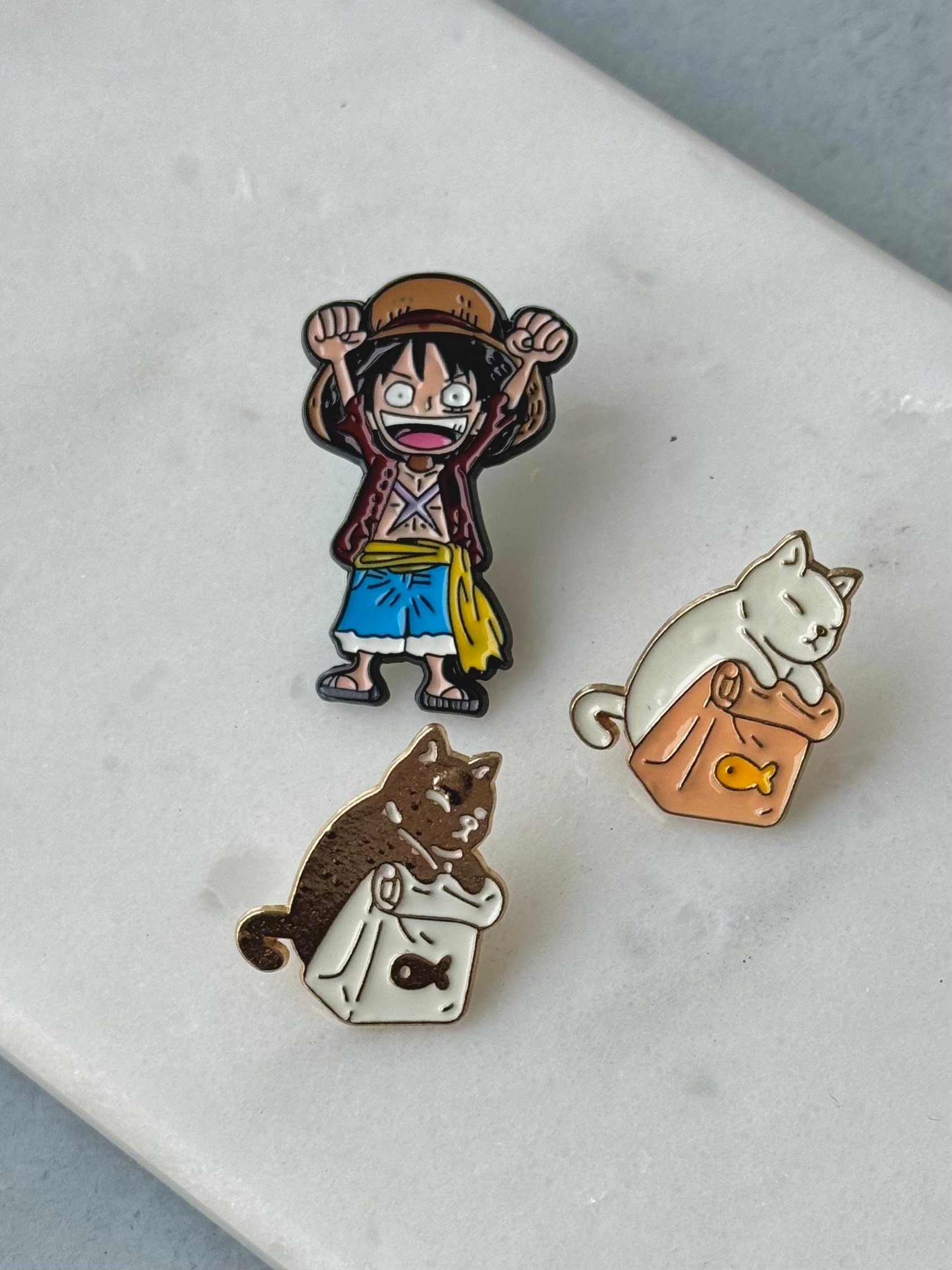 One Piece Luffy Sevimli Kedi 3'Lü Rozet Seti