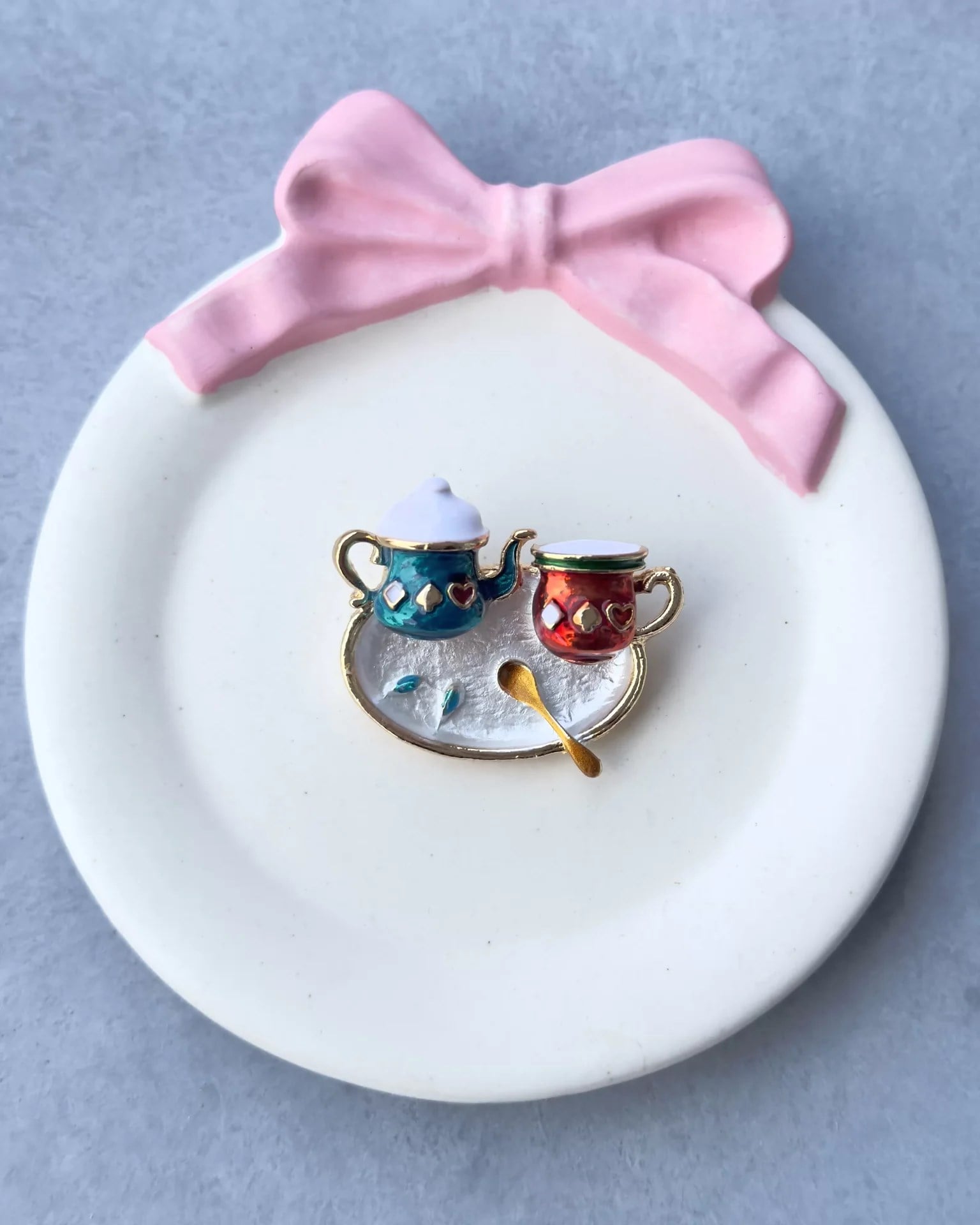 Mineli Çay Takımı Broş