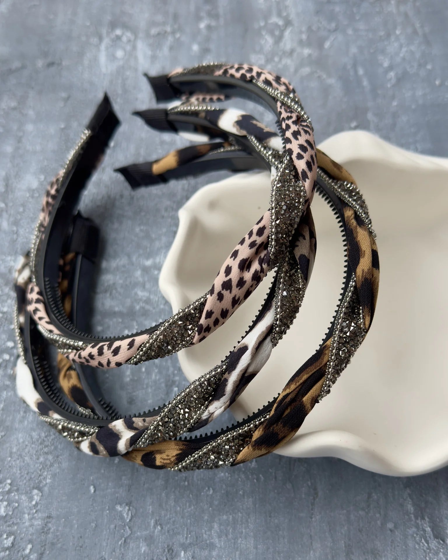 Kristal Taş Detaylı Leopar Taç