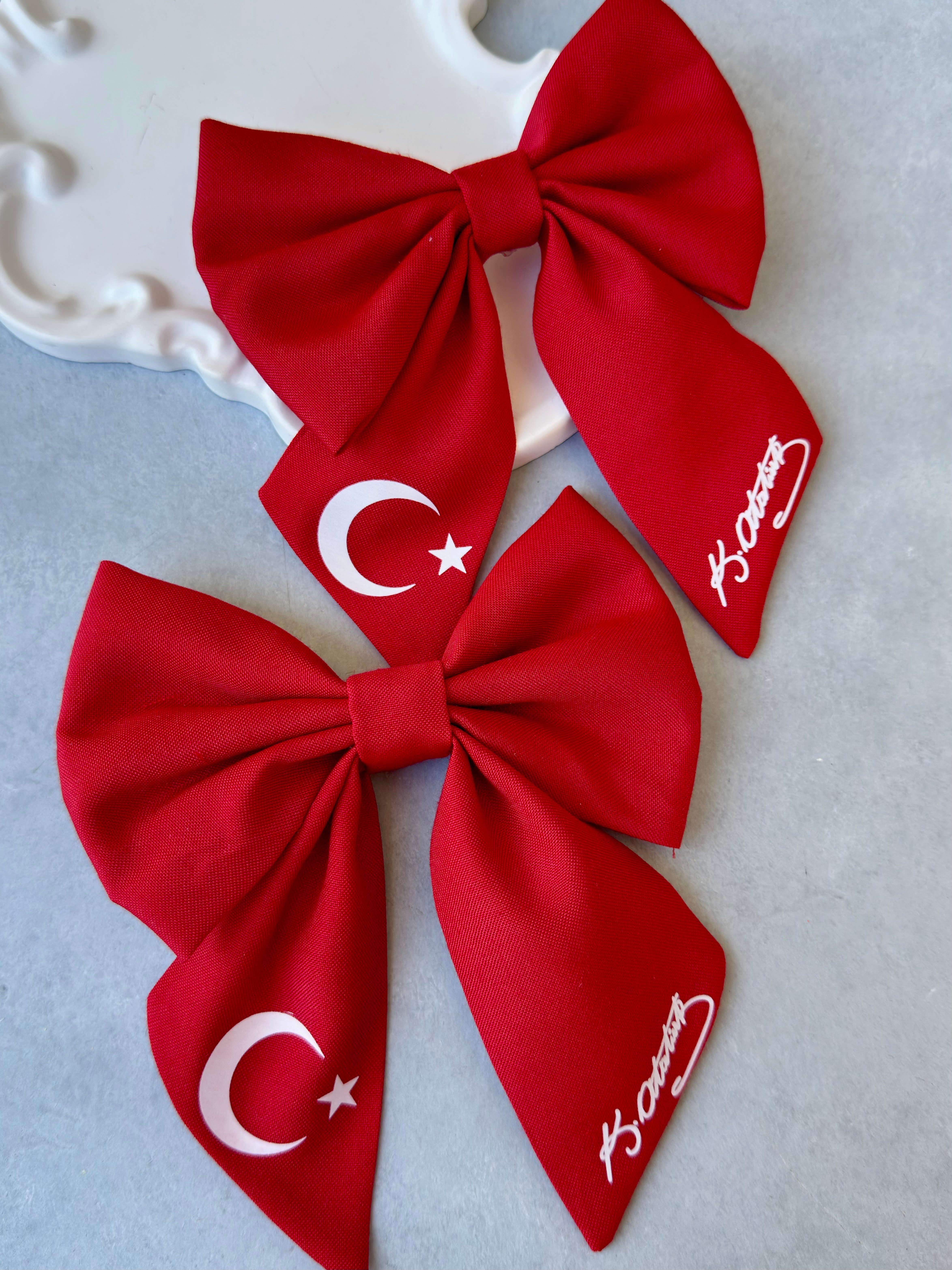 Kırmızı Kemal Atatürk İmzalı Keten Bayrak Kumaş Kurdele