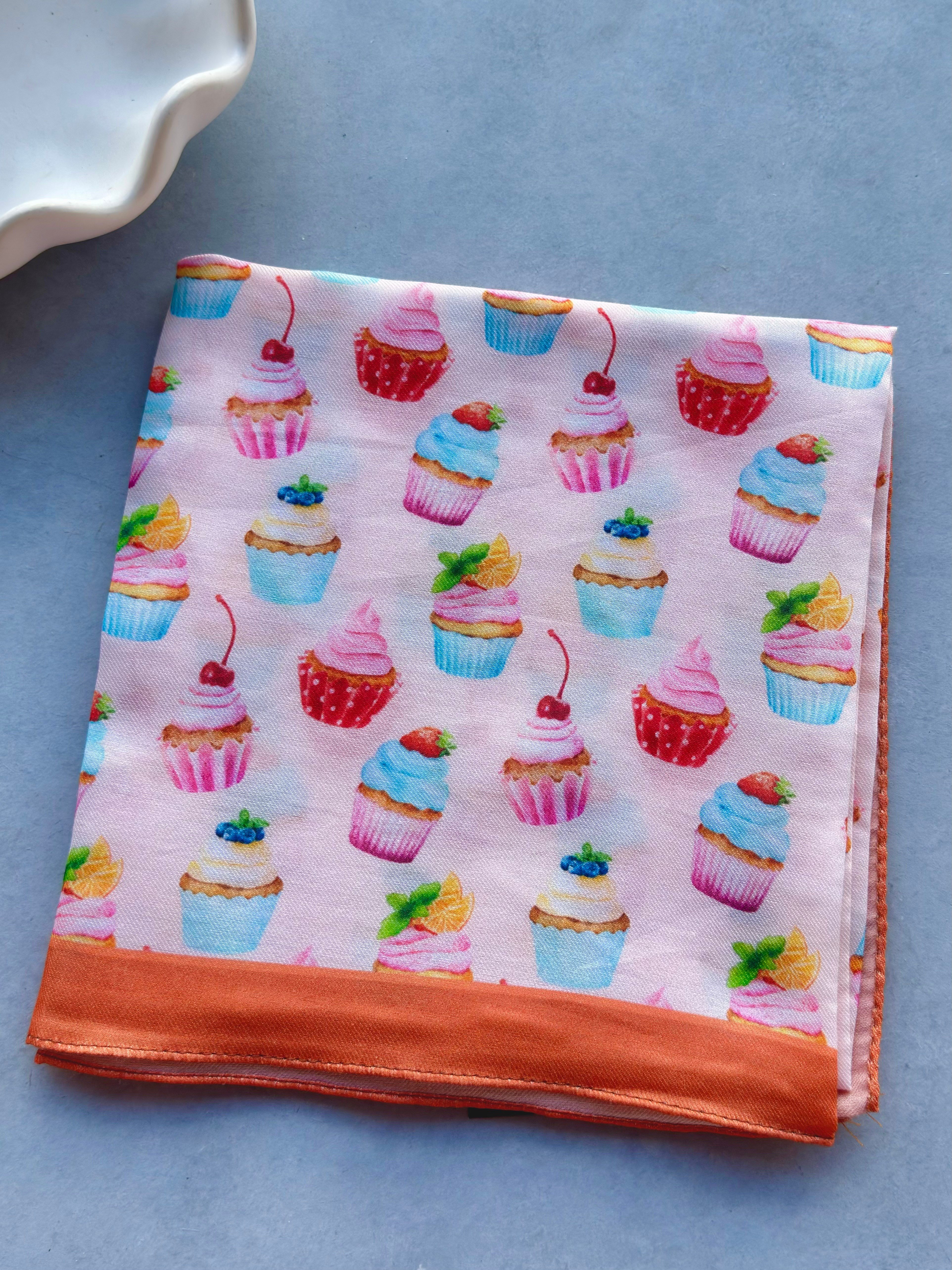 Cupcake  Desenli 75x75 cm Çocuk Eşarbı