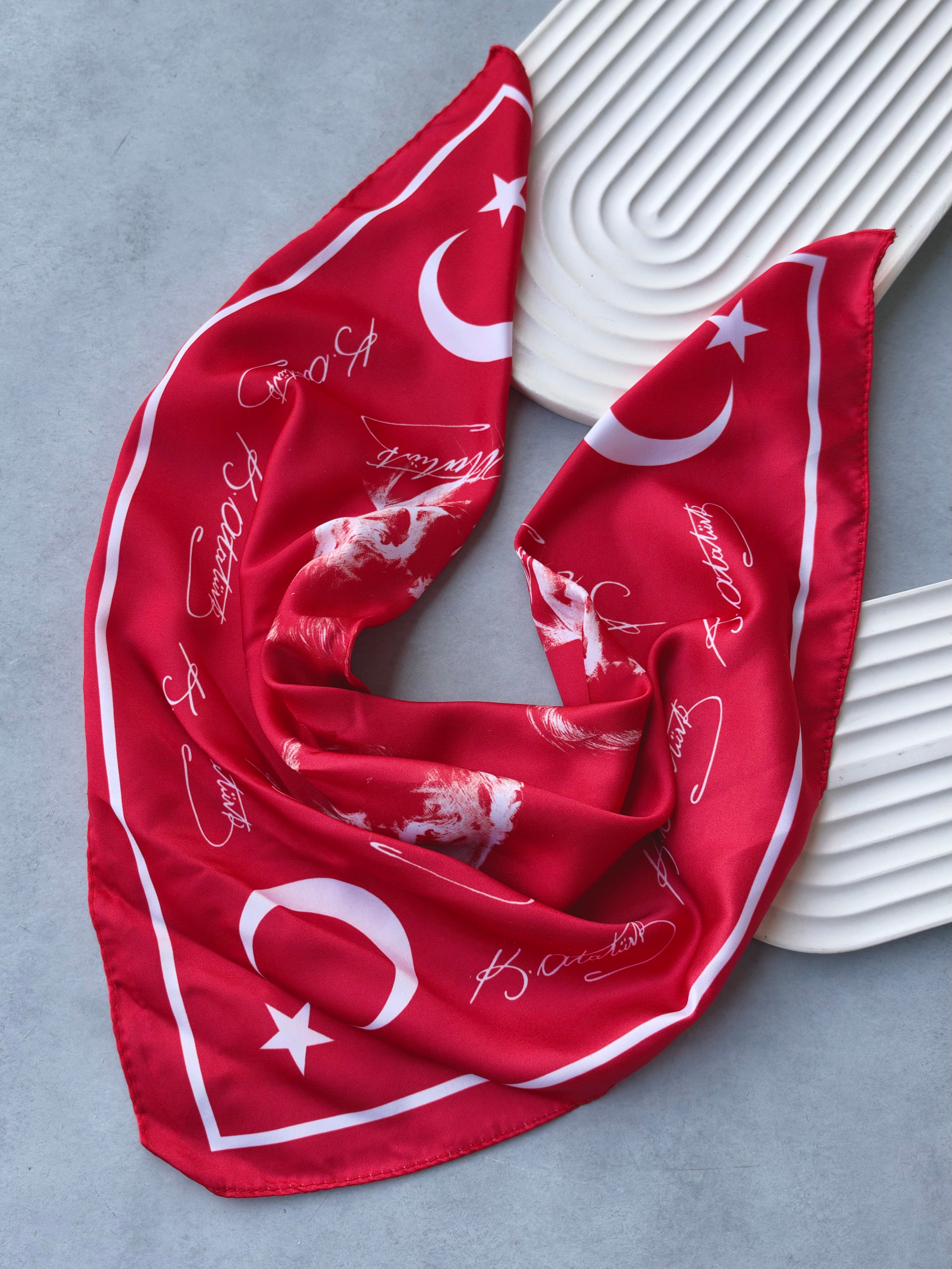 Atatürk Silüetli ve İmzalı Kırmızı 50x50 cm Saten Fular