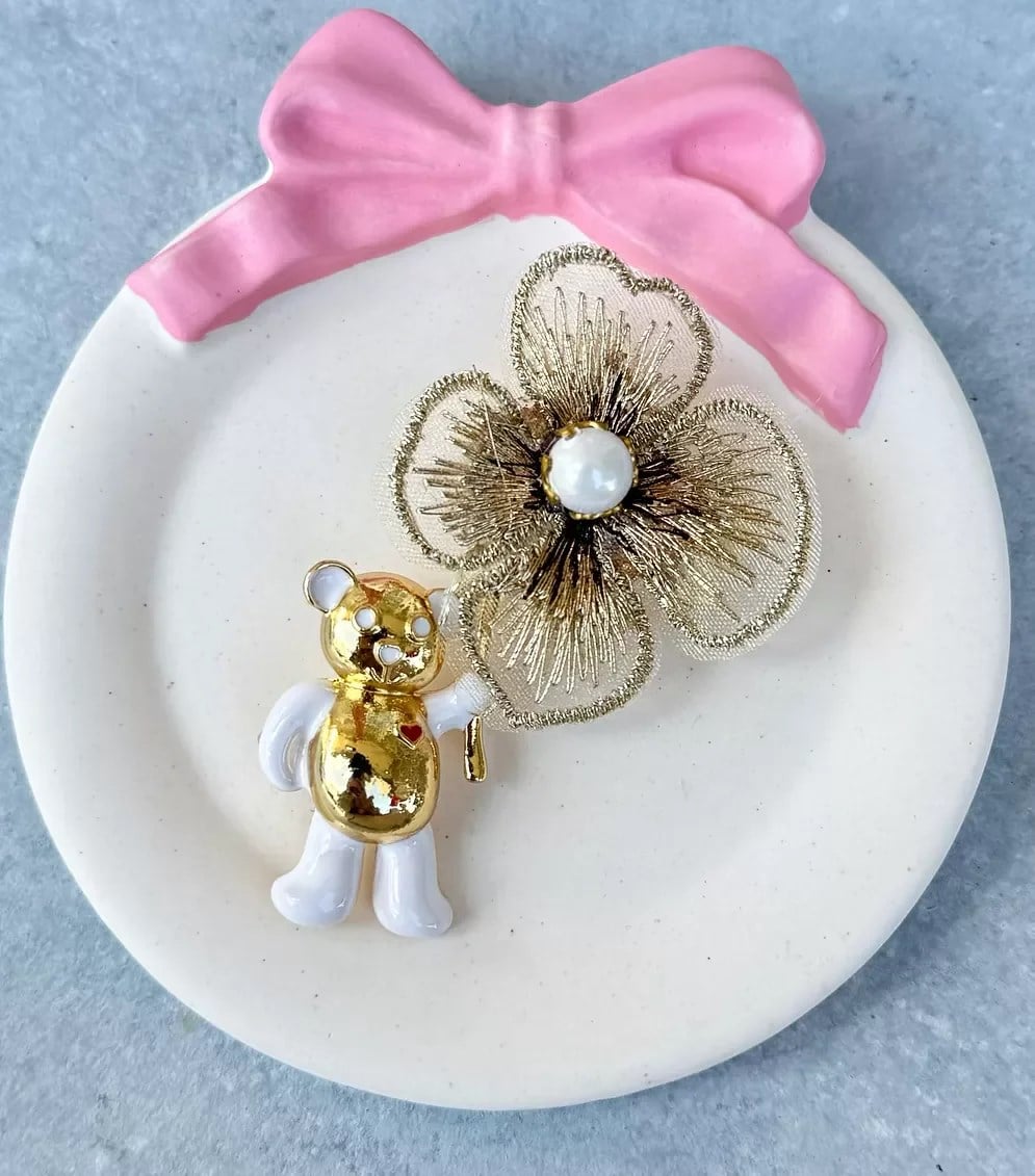 Çiçekli Gold Teddy Broş
