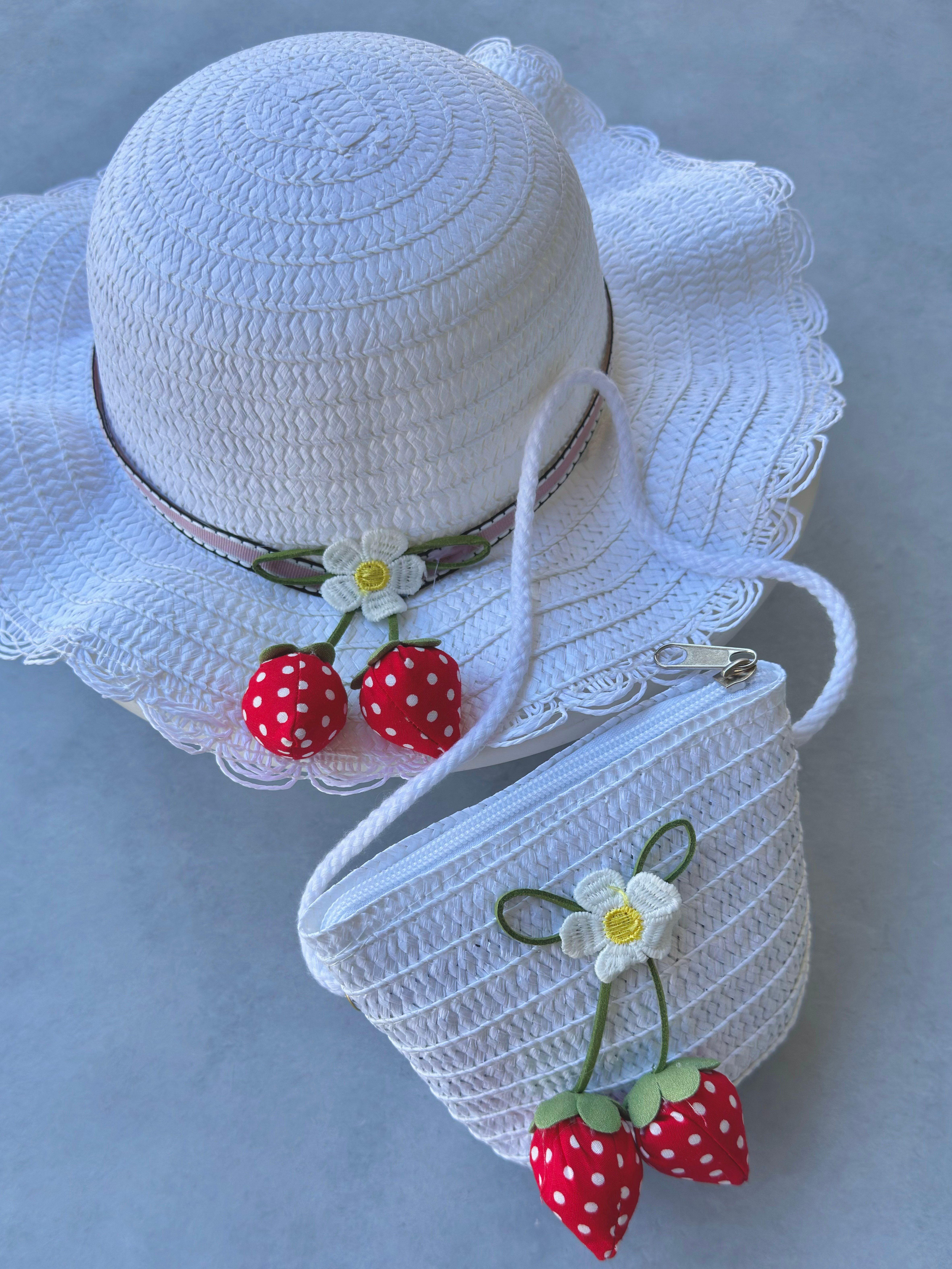 Çilek Detaylı Hasır Şapka & Çanta Set