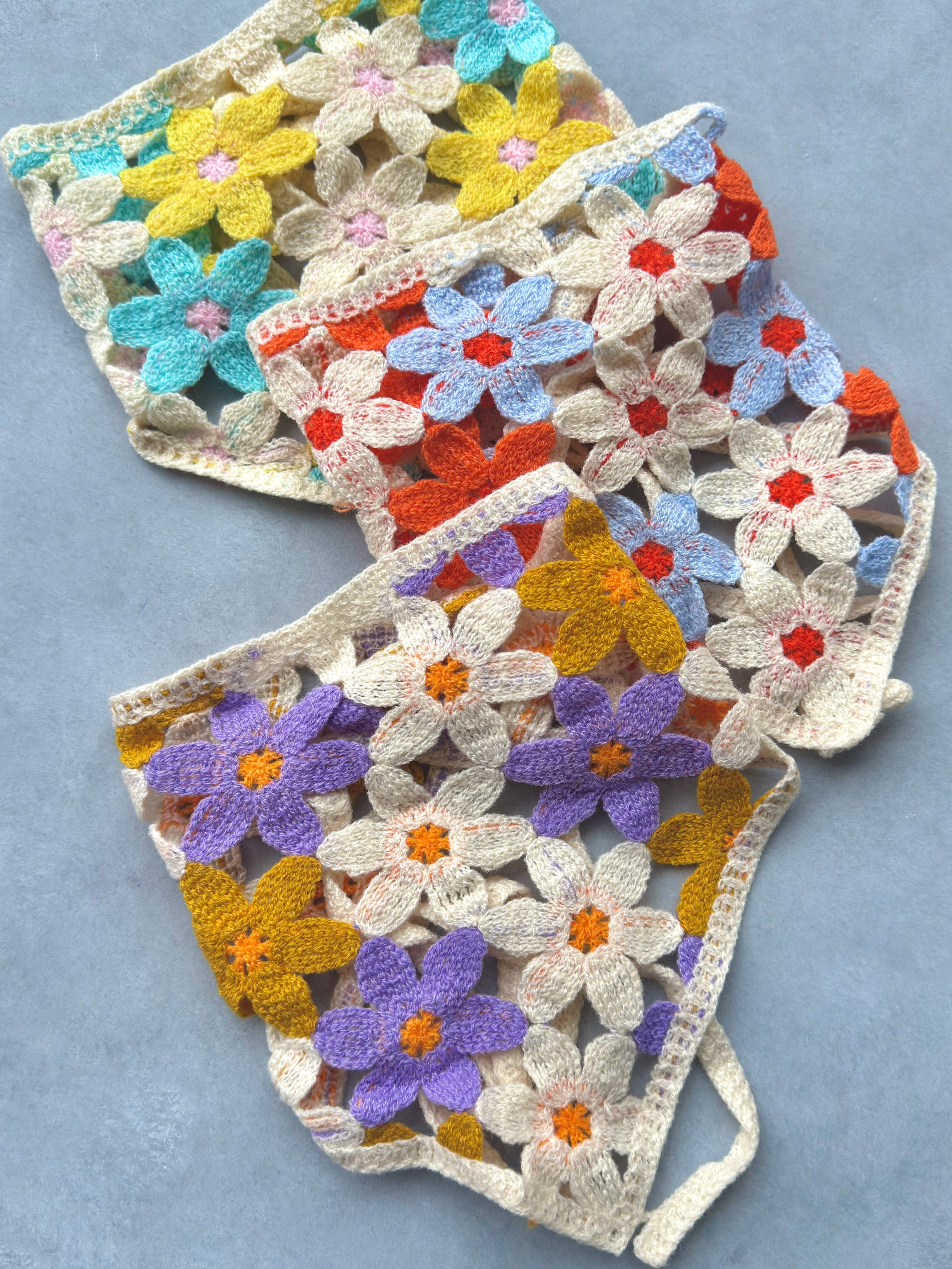 Papatya Desenli Örme Bohem Bandana