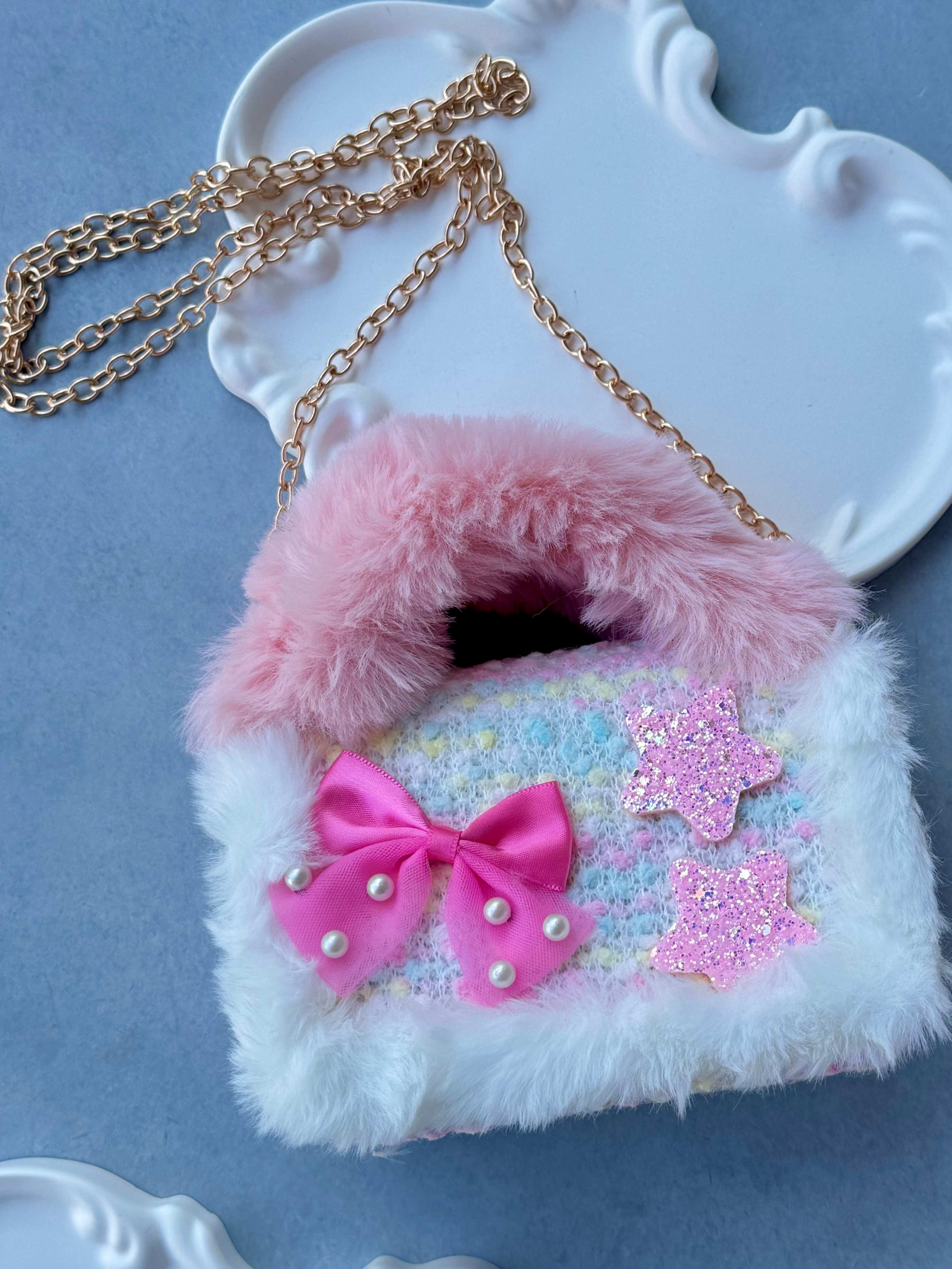 Koyu Pembe Peluş Zincirli Çanta 