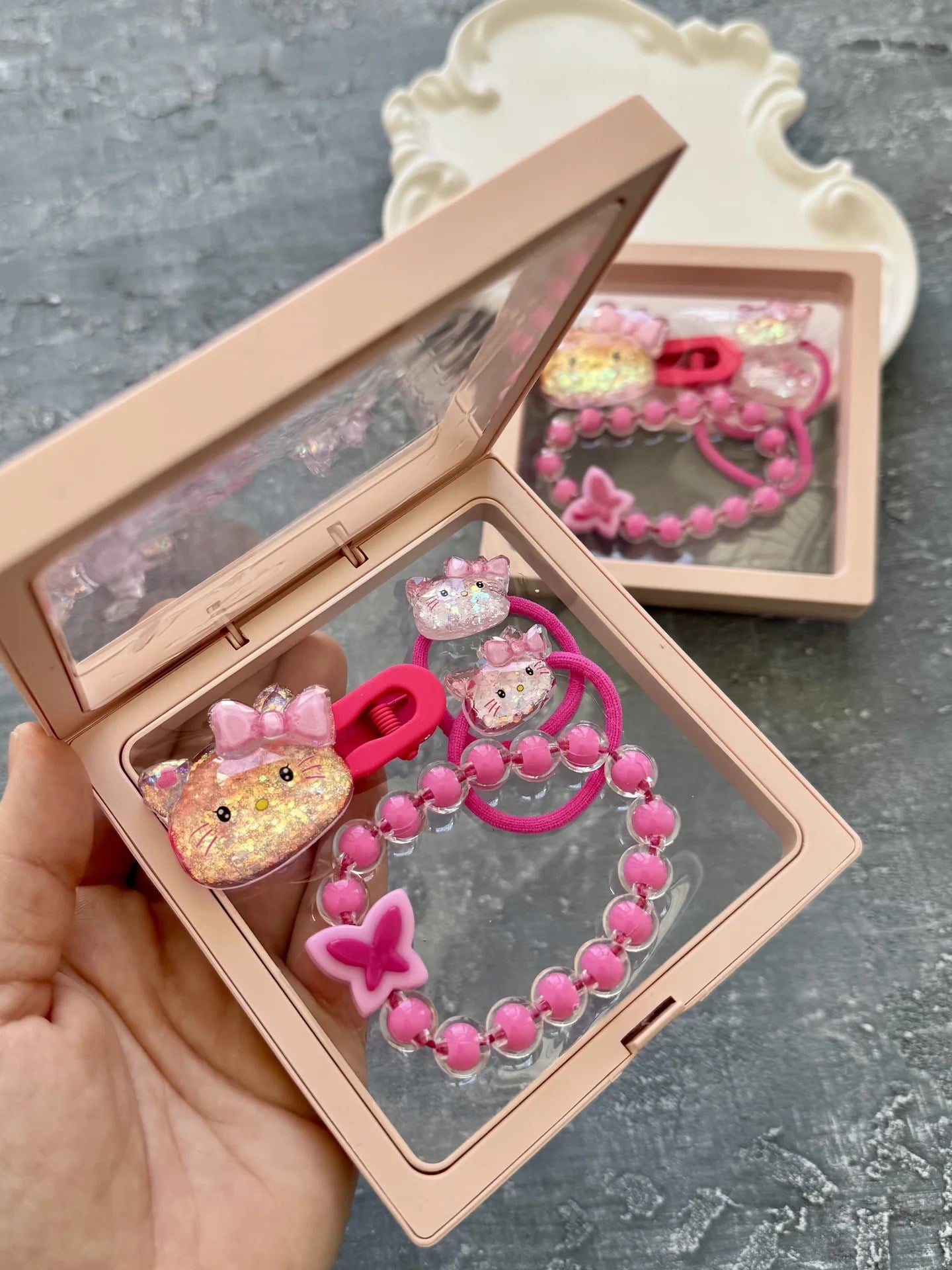 Hello Kitty Bileklikli Kutu Toka