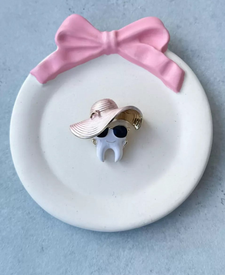 Diş Detaylı Broş