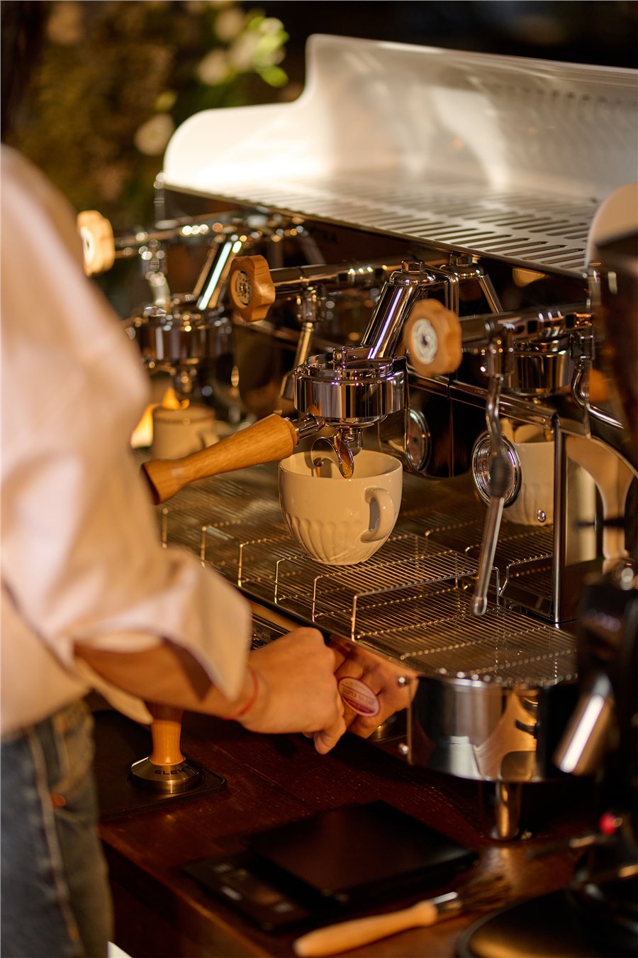 Elektra Barlume Tam Otomatik 2 Gruplu Buz Beyazı Espresso Kahve Makinesi