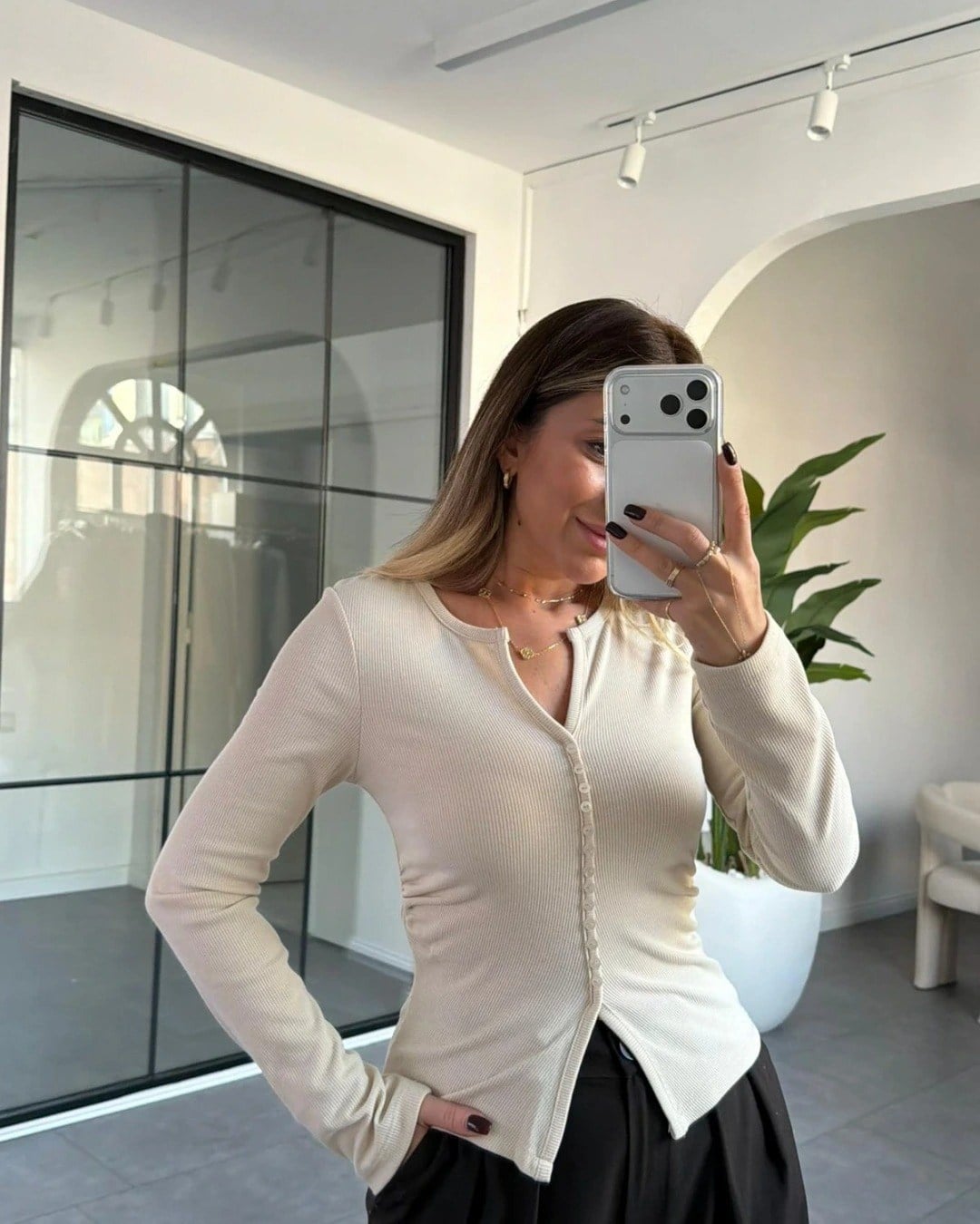 DİLVİN DÜĞME DETAYLI BLUZ