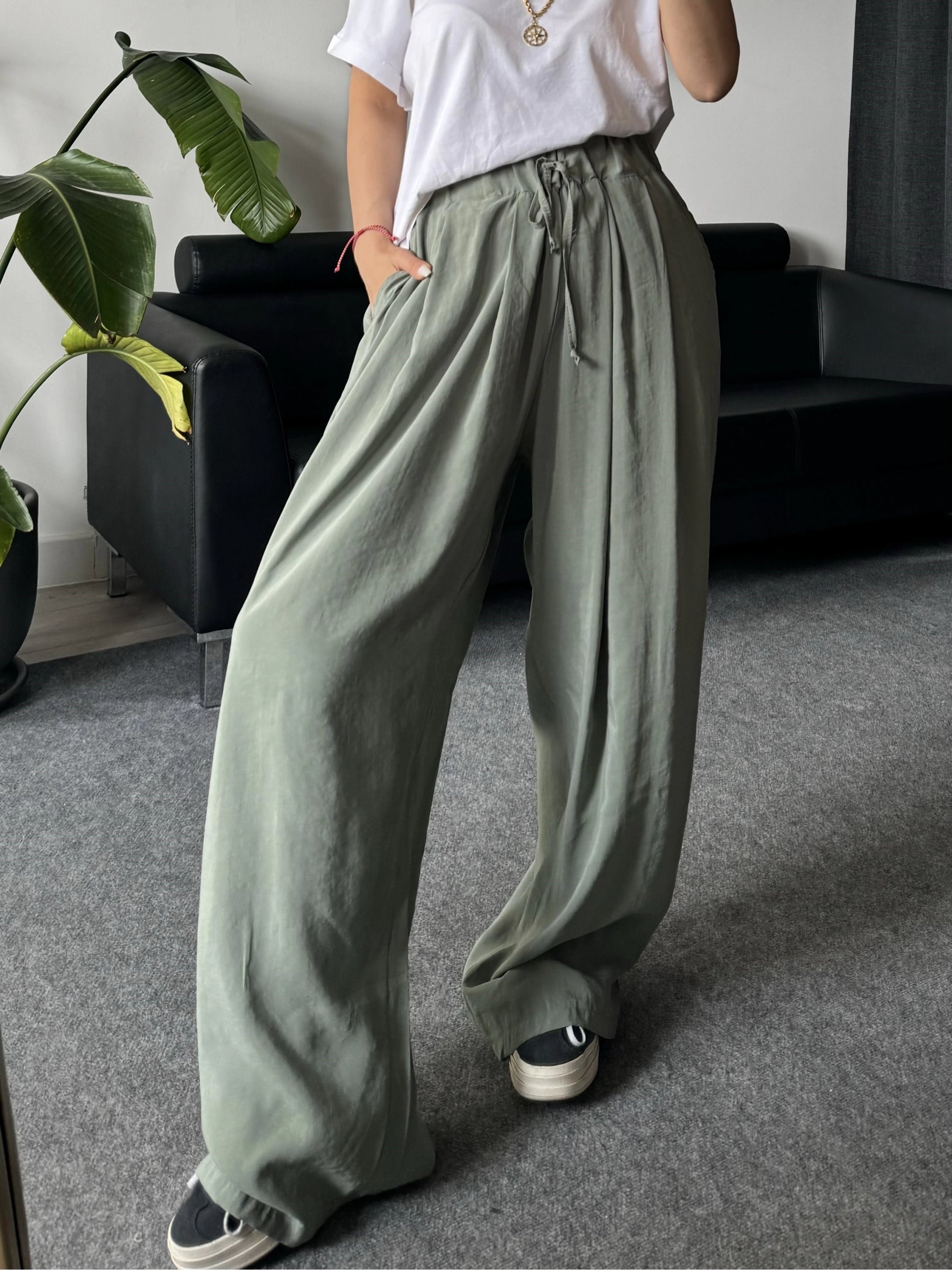 Çağla Yeşili Beli Lastikli Yumuşacık Dokulu Pantolon