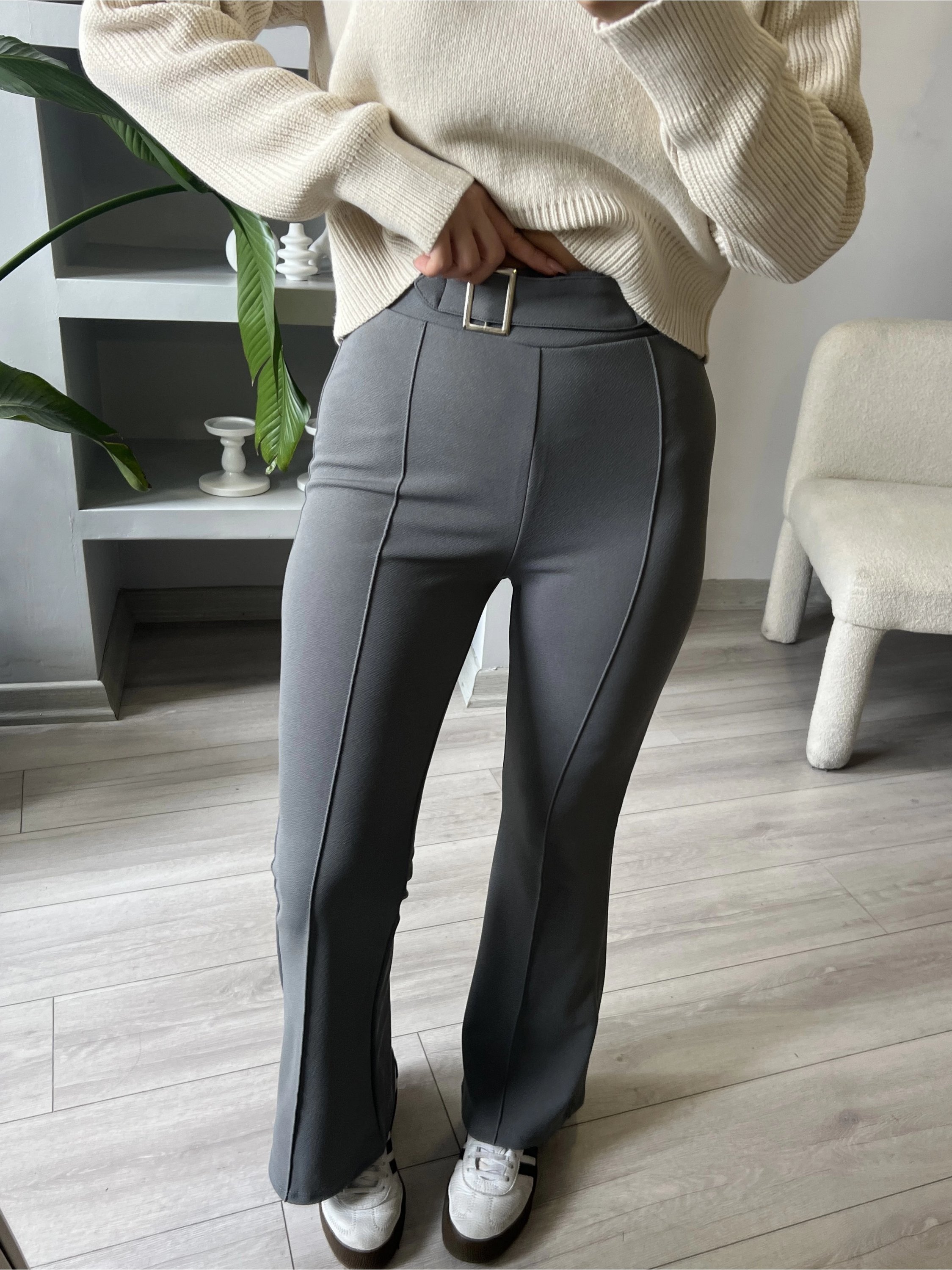 Gri Toka Detaylı Esnek Pantolon
