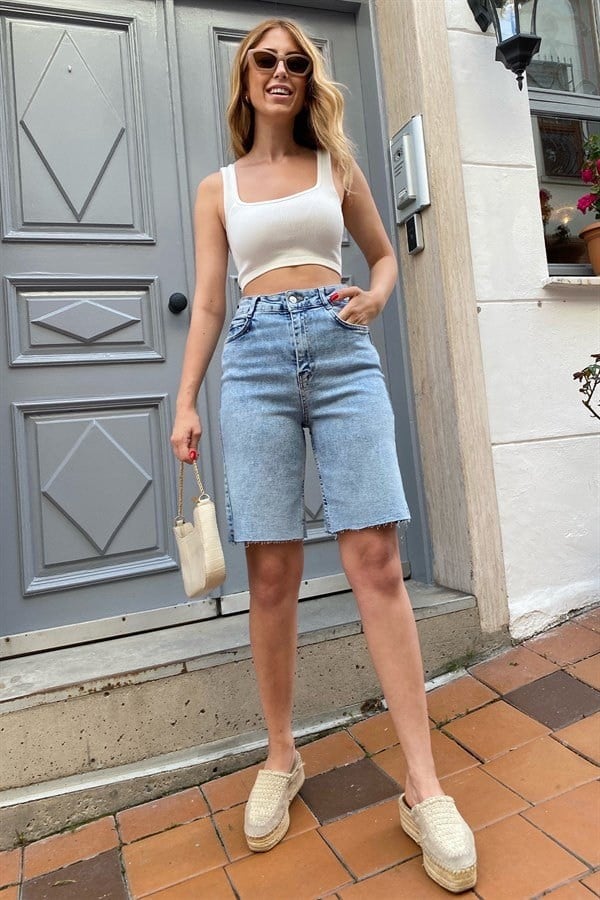 MAVİ KESİK PAÇA BERMUDA JEAN ŞORT