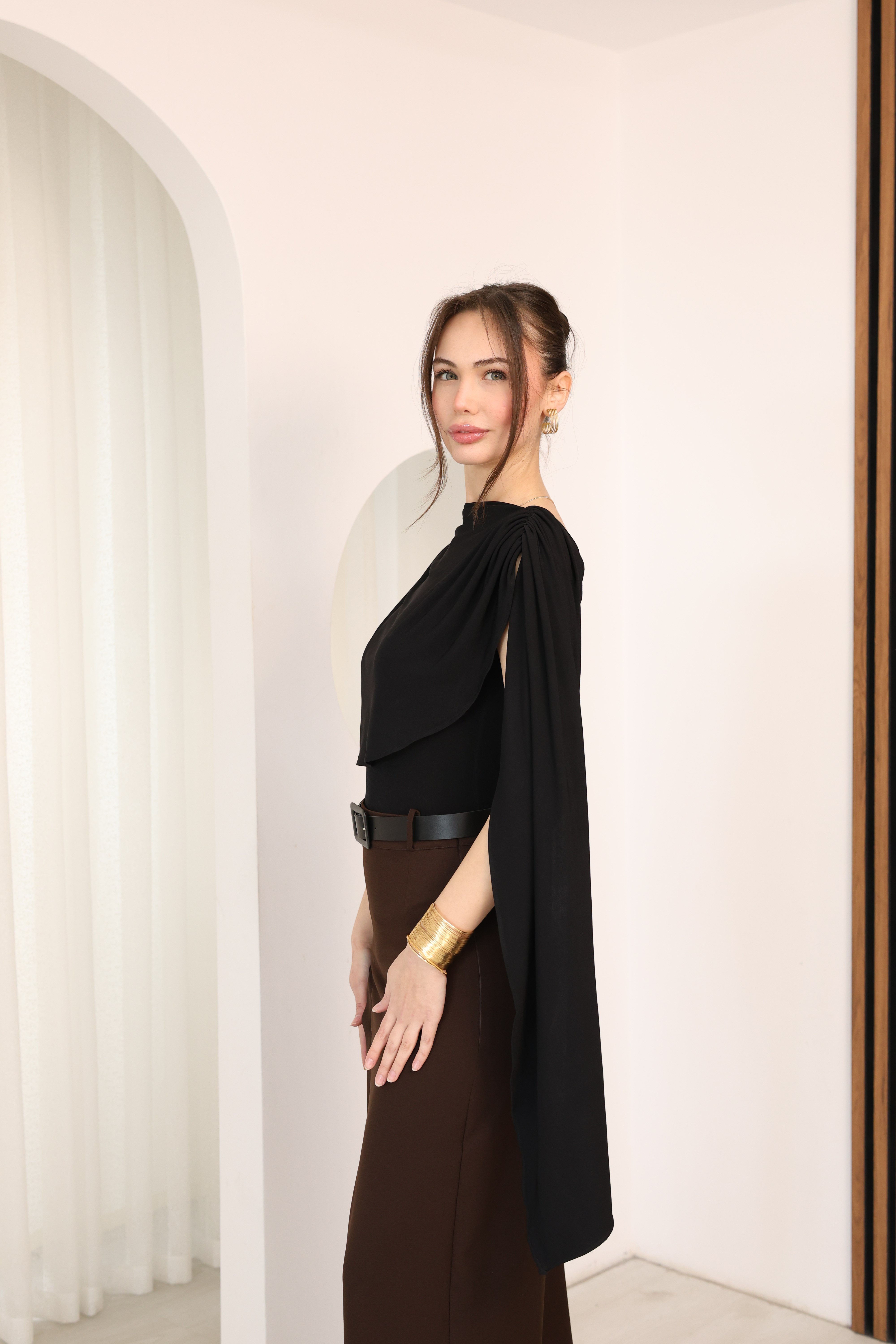 Pelerin Yaka Detaylı Bodysuid Bluz Siyah Renk · 2