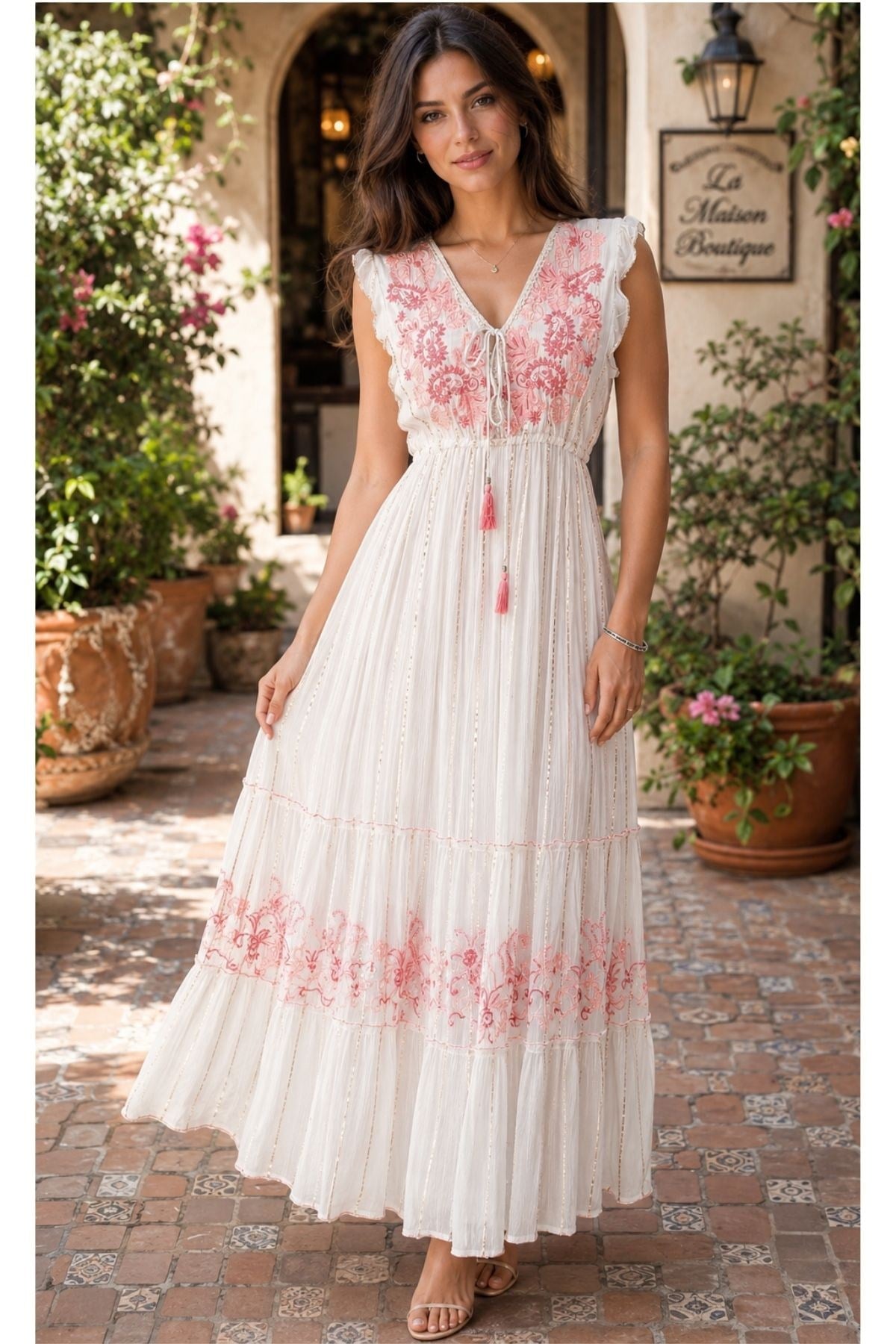 Pembe Nakışlı Pul ve Sim Detaylı Bohem Elbise