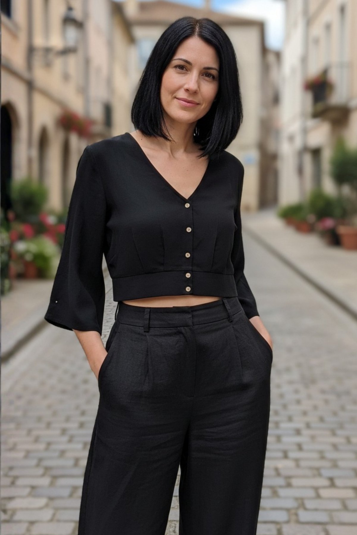 V Yaka Düğmeli Crop Bluz