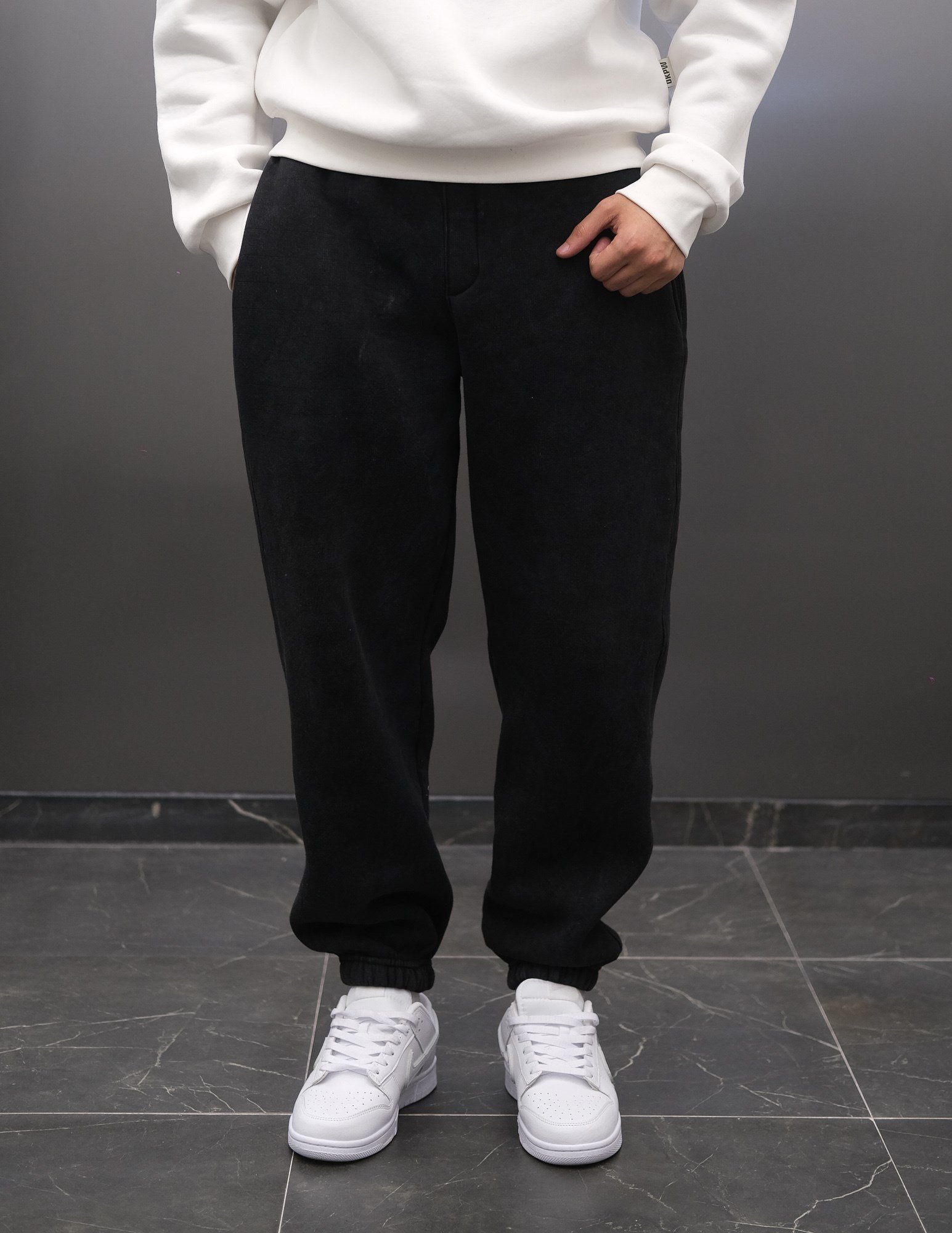 BAGGY KALIP PAÇA LASTİKLİ YIKAMALI ÜÇ İPLİK ŞARDONLU EŞOFMAN ALTI