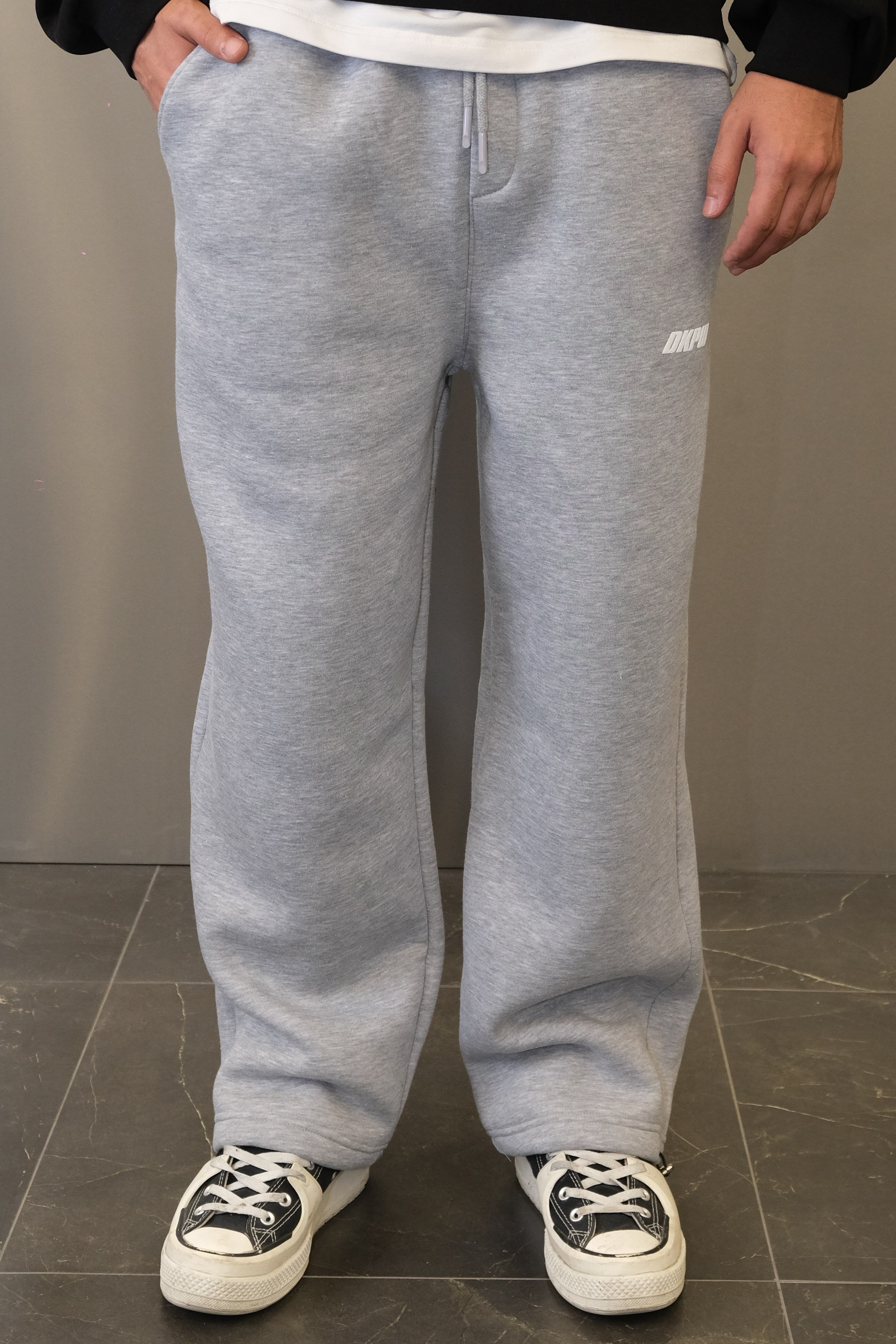 DKPW KABARTMA BASKILI SÜPER BAGGY ŞARDONLU EŞOFMAN ALTI GRİ MELANJ