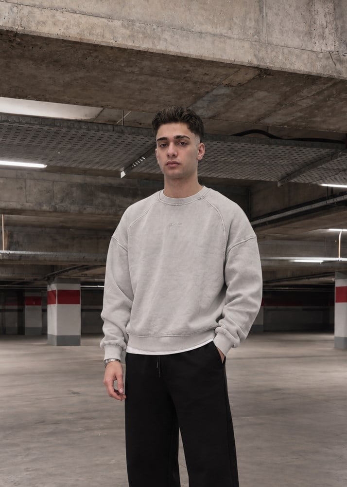 PARÇA DETAYLI DKPW ORTA NAKIŞLI YIKAMALI SWEAT GRİ