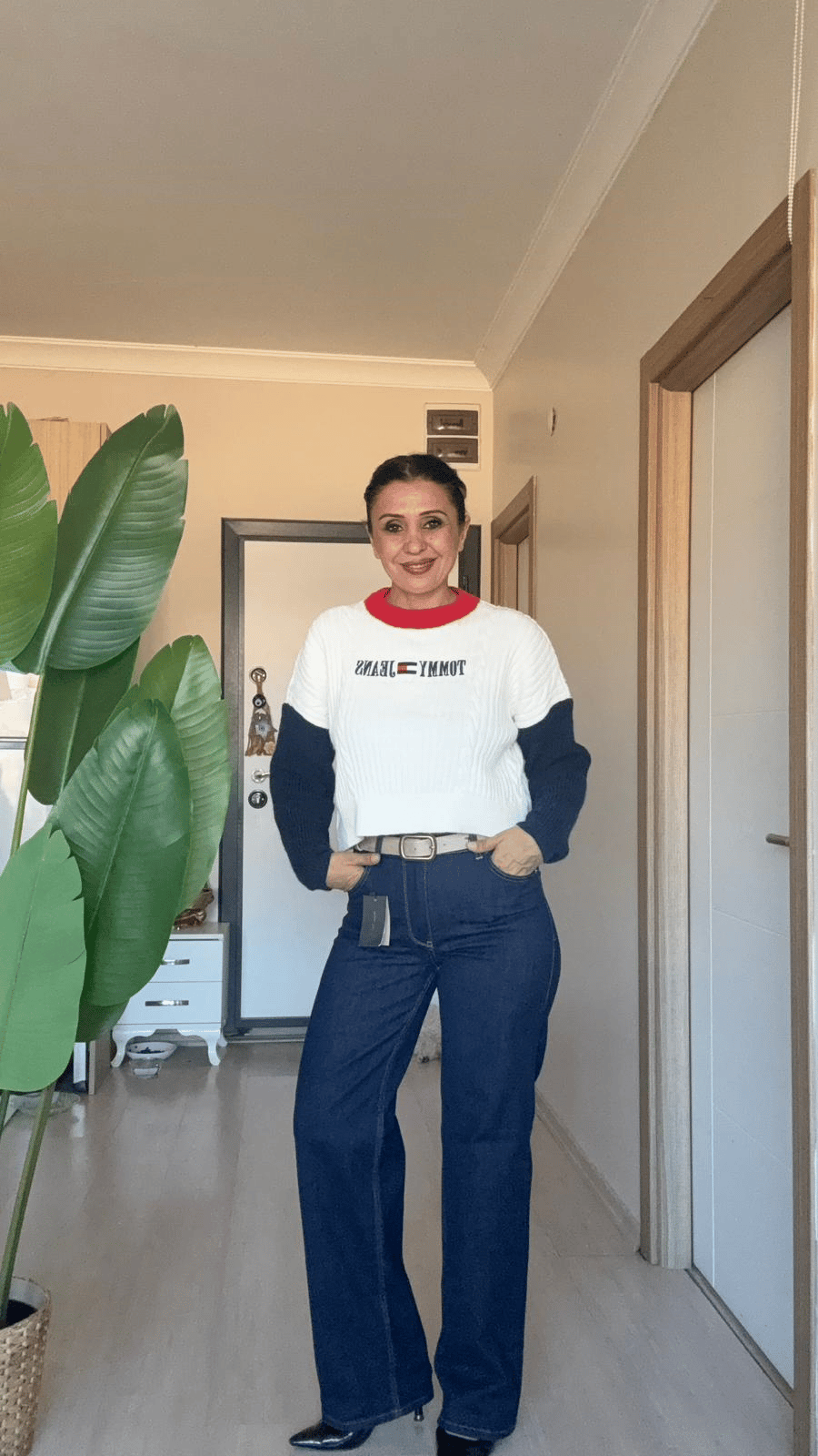 Ekru Logo Detaylı Crop Triko