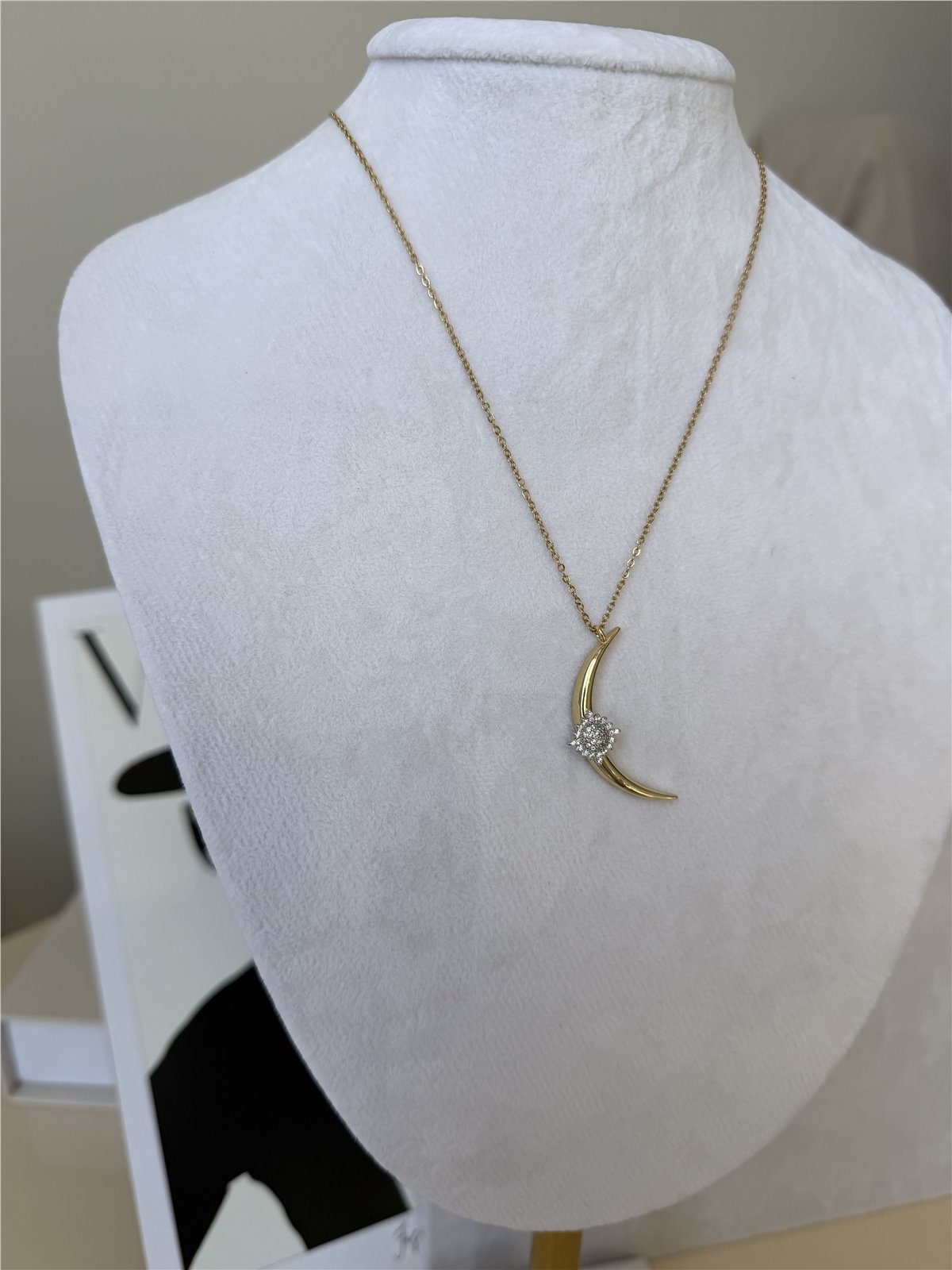 Çelik Ortası Çiçek Taşlı Ay Model Kolye Gold