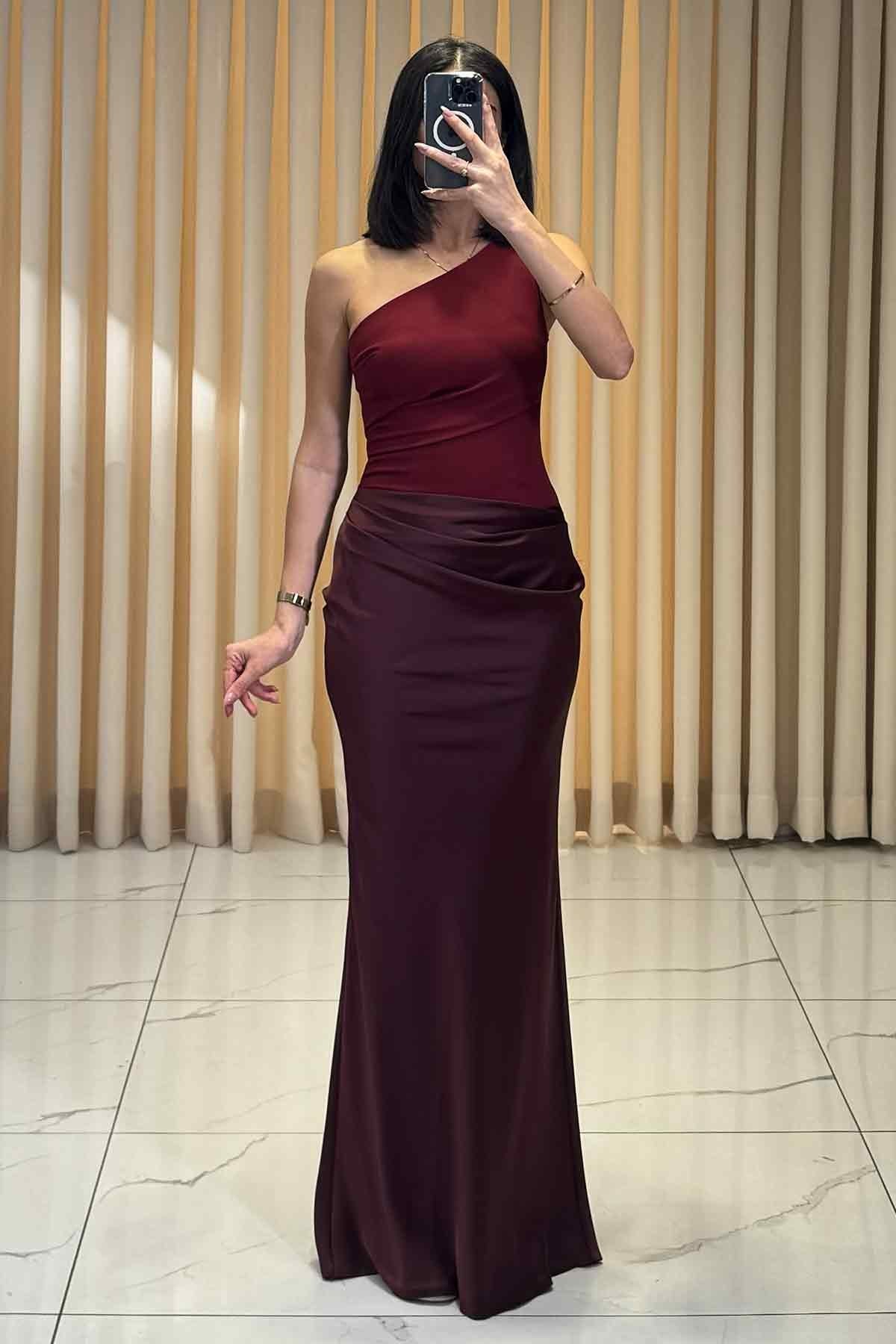 Belden Drapeli Tek Omuzlu Uzun Abiye Bordo